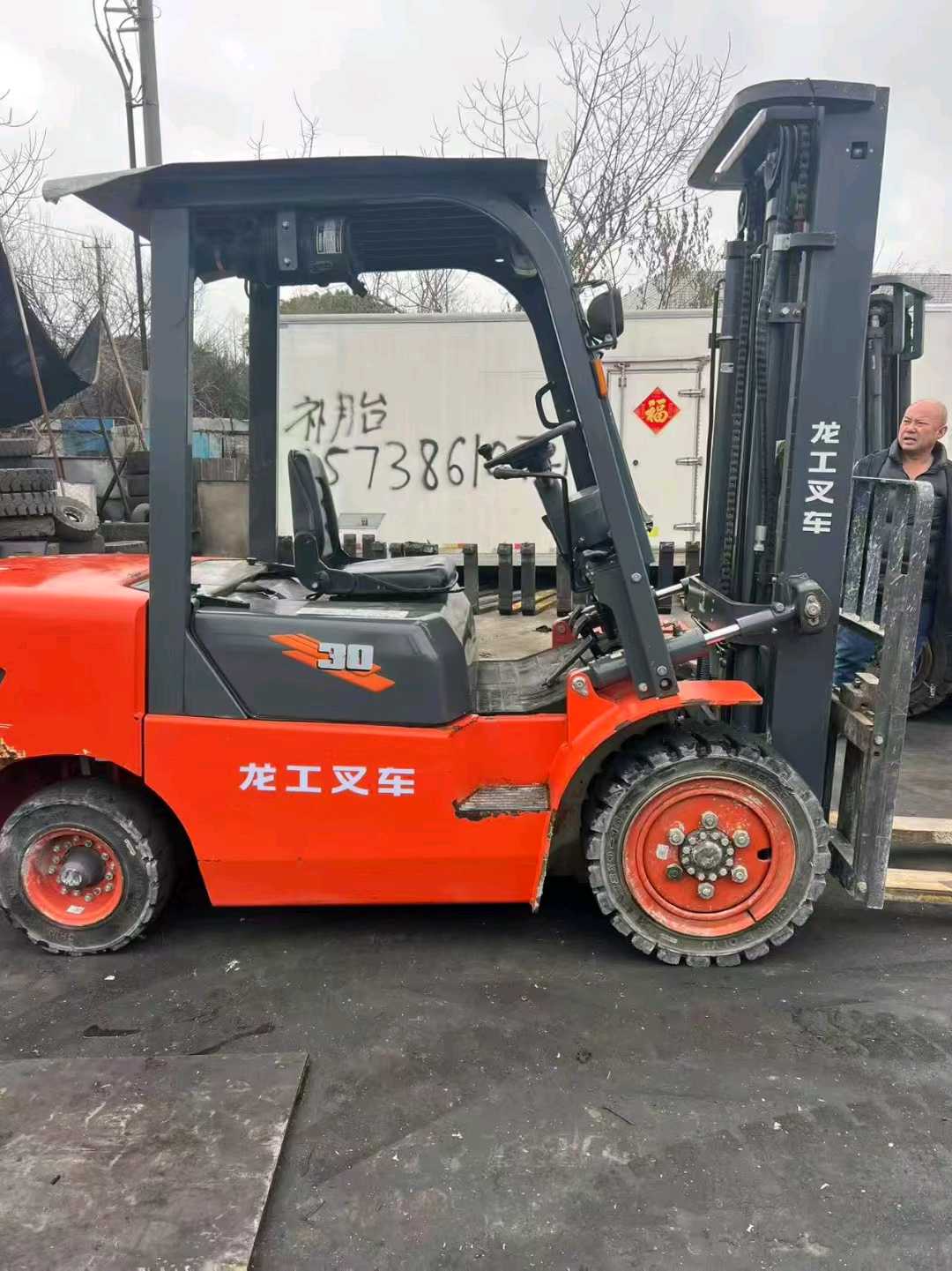 二手龙工3吨柴油叉车出售