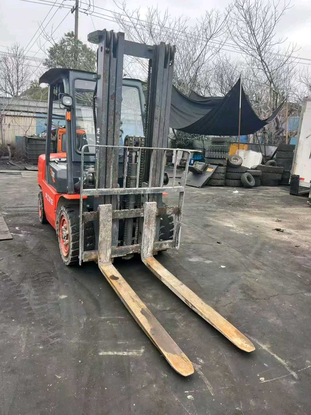 江苏省苏州市昆山市人民南路1号二手龙工3吨升高0米柴油叉车