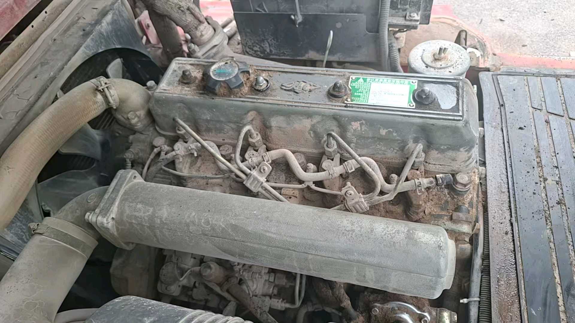 广东省东莞市常平镇京九路中国大京九国际塑胶大厦西侧约150米二手杭叉3吨升高0米柴油叉车