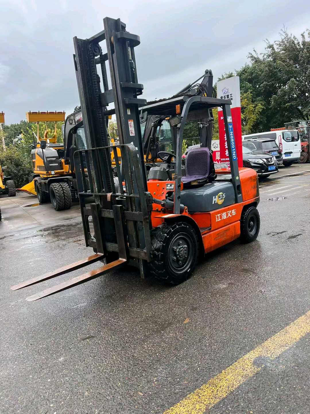 重庆市两江新区昆仑大道51号附8号二手江淮3.5吨升高0米柴油叉车