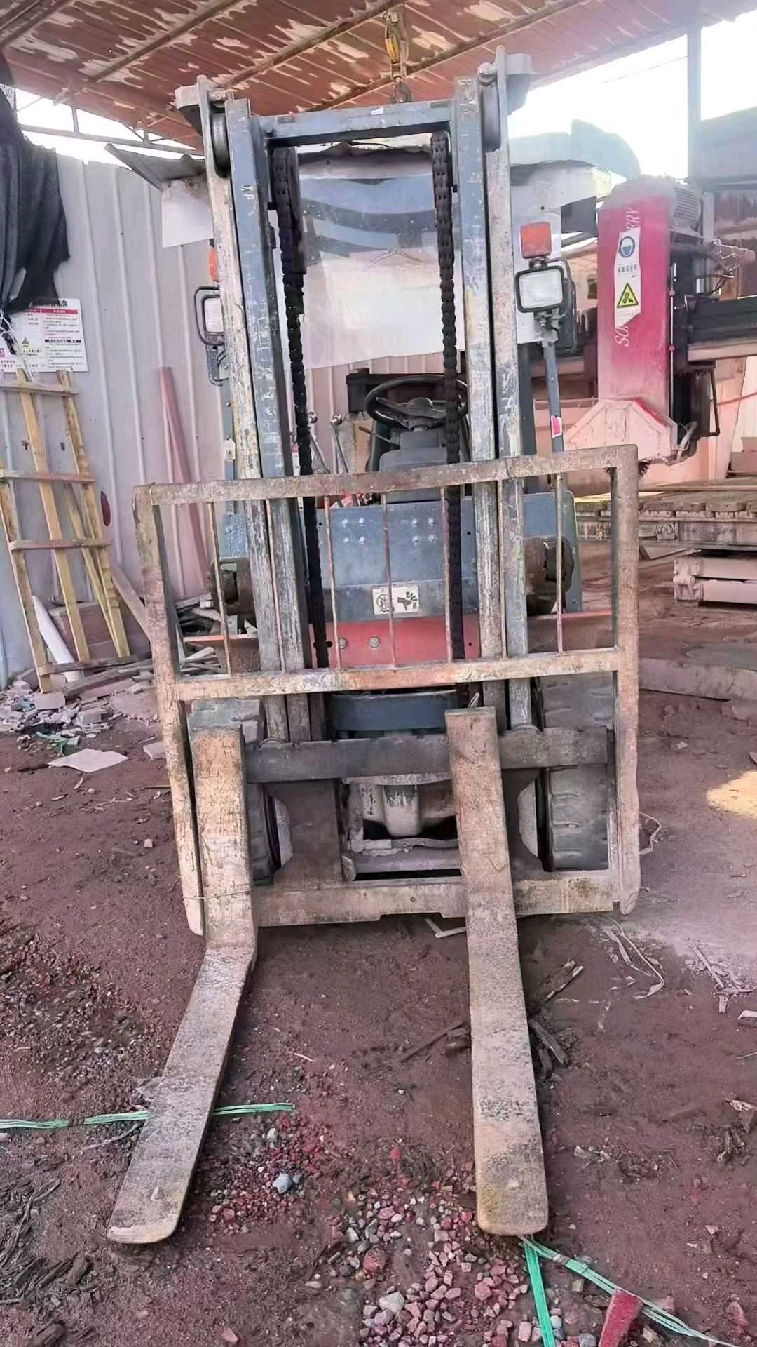 广东省佛山市南海区狮山镇西站东路长安园西670米二手合力3.5吨升高0米柴油叉车