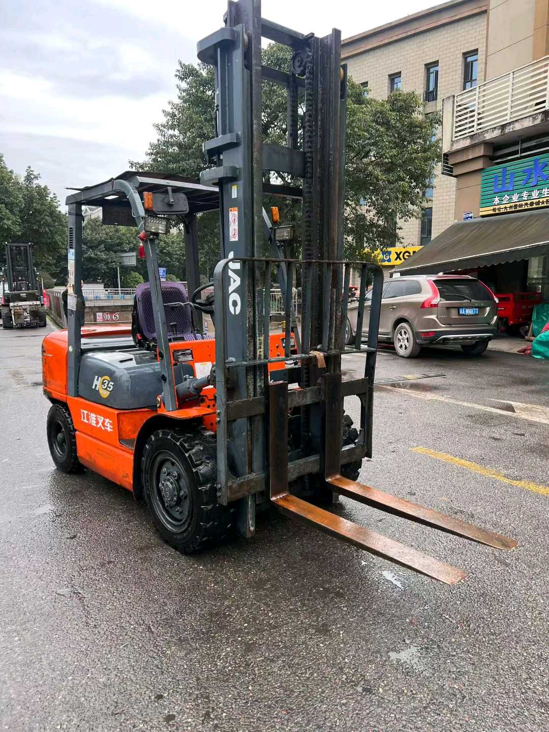 重庆市两江新区昆仑大道51号附8号二手江淮3.5吨升高0米柴油叉车