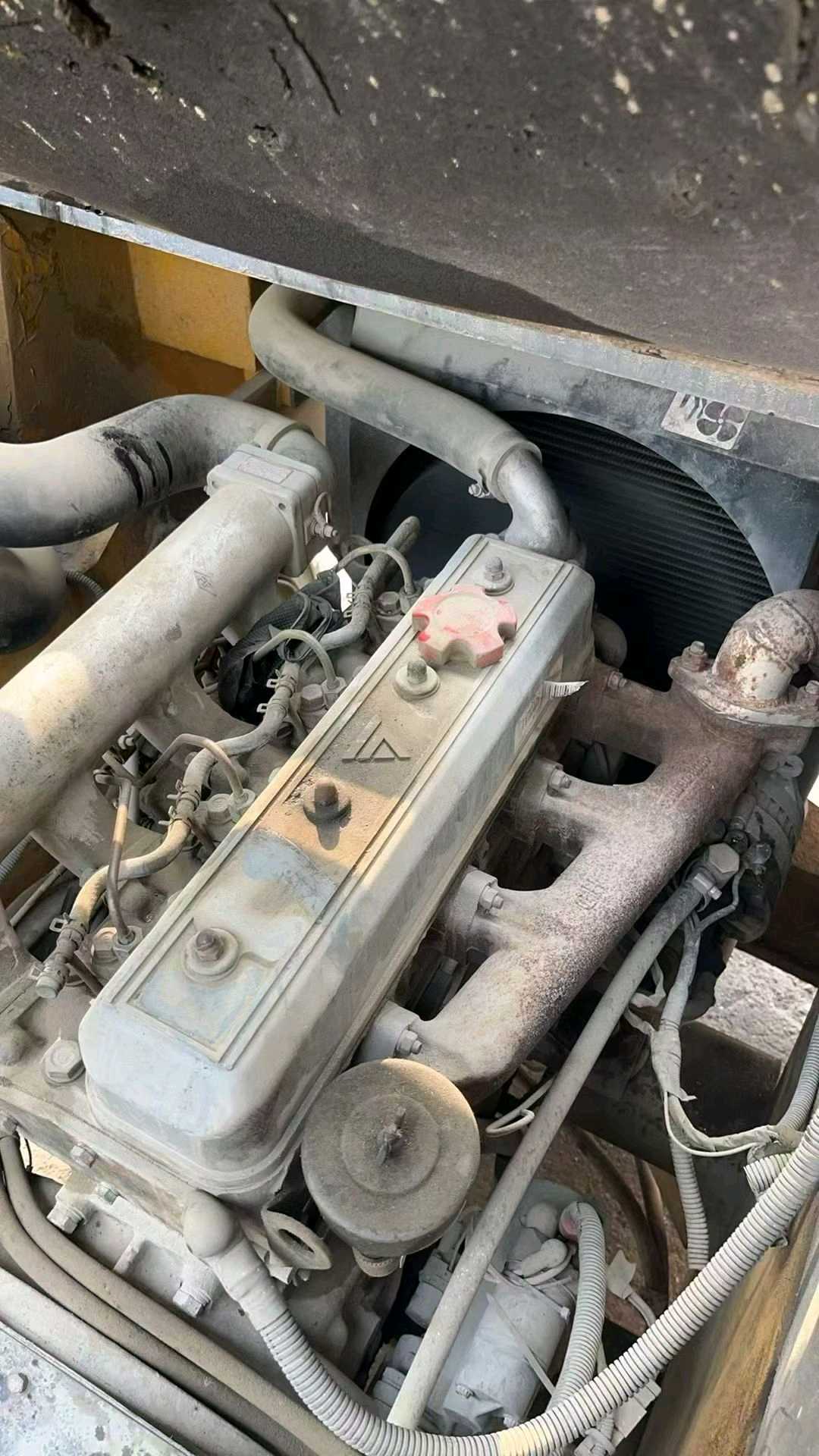 上海市静安区秣陵路303号二手龙工5吨升高0米柴油叉车