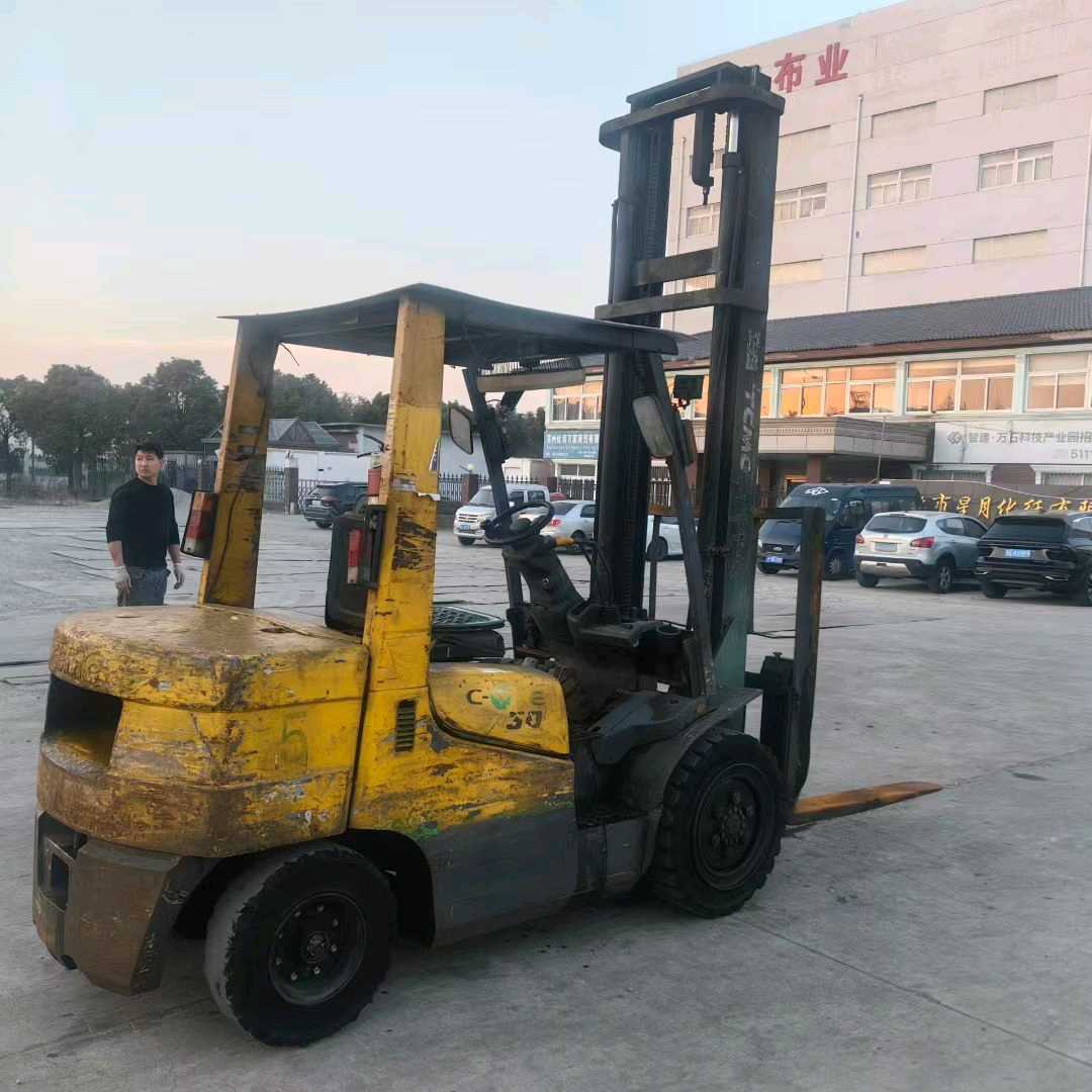二手TCM3吨柴油叉车出售