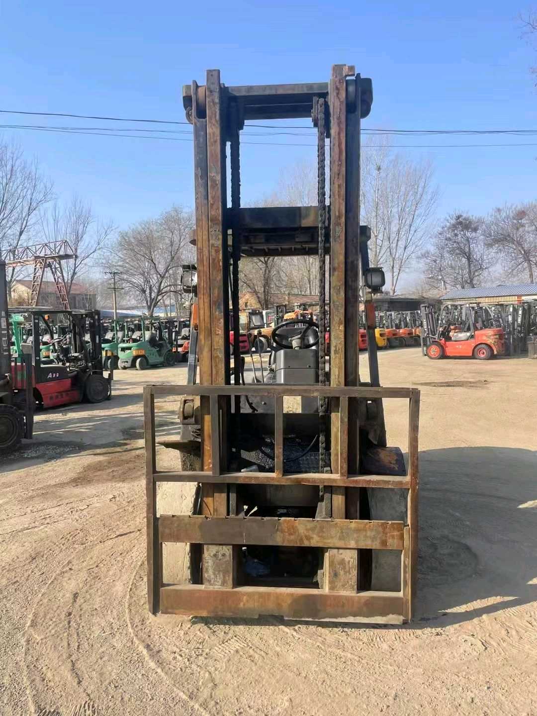 山东省德州市德城区迎宾大街二手杭叉4.5吨升高0米柴油叉车