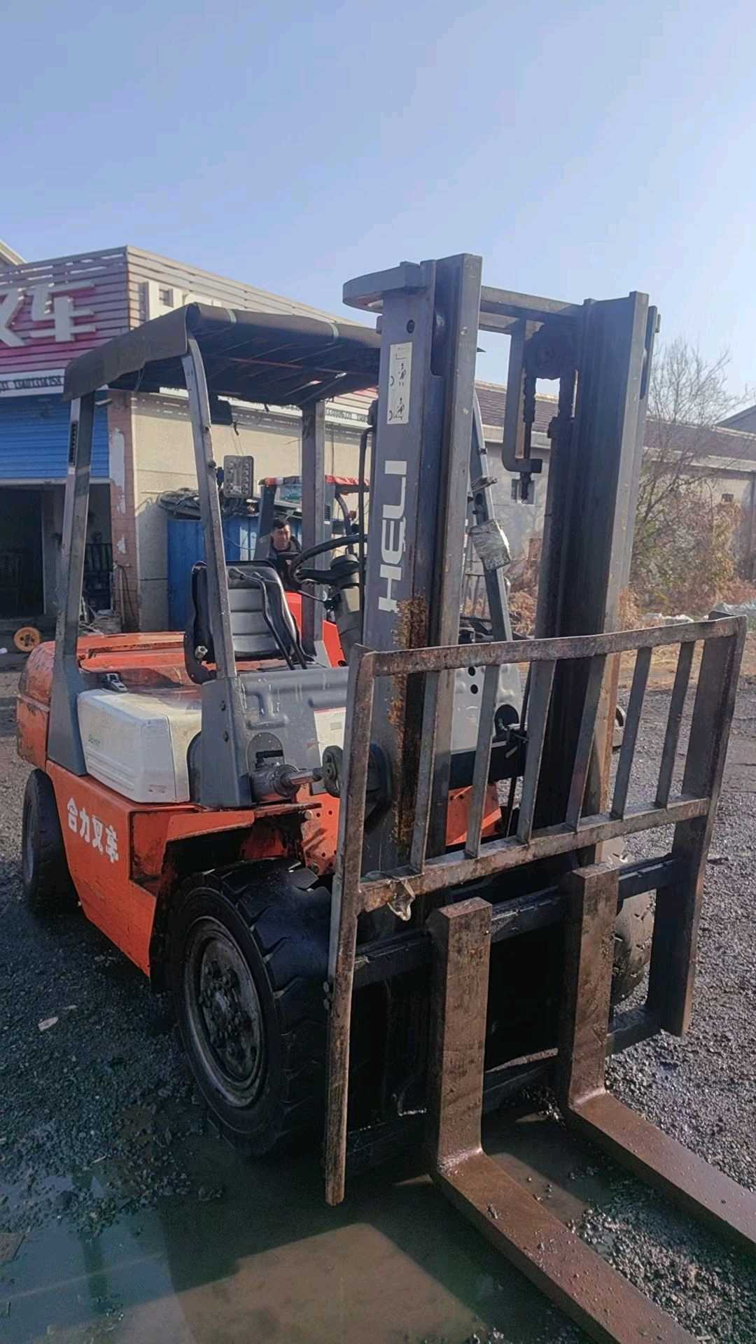 江苏省常州市天宁区关河中路138号二手合力3吨升高0米柴油叉车