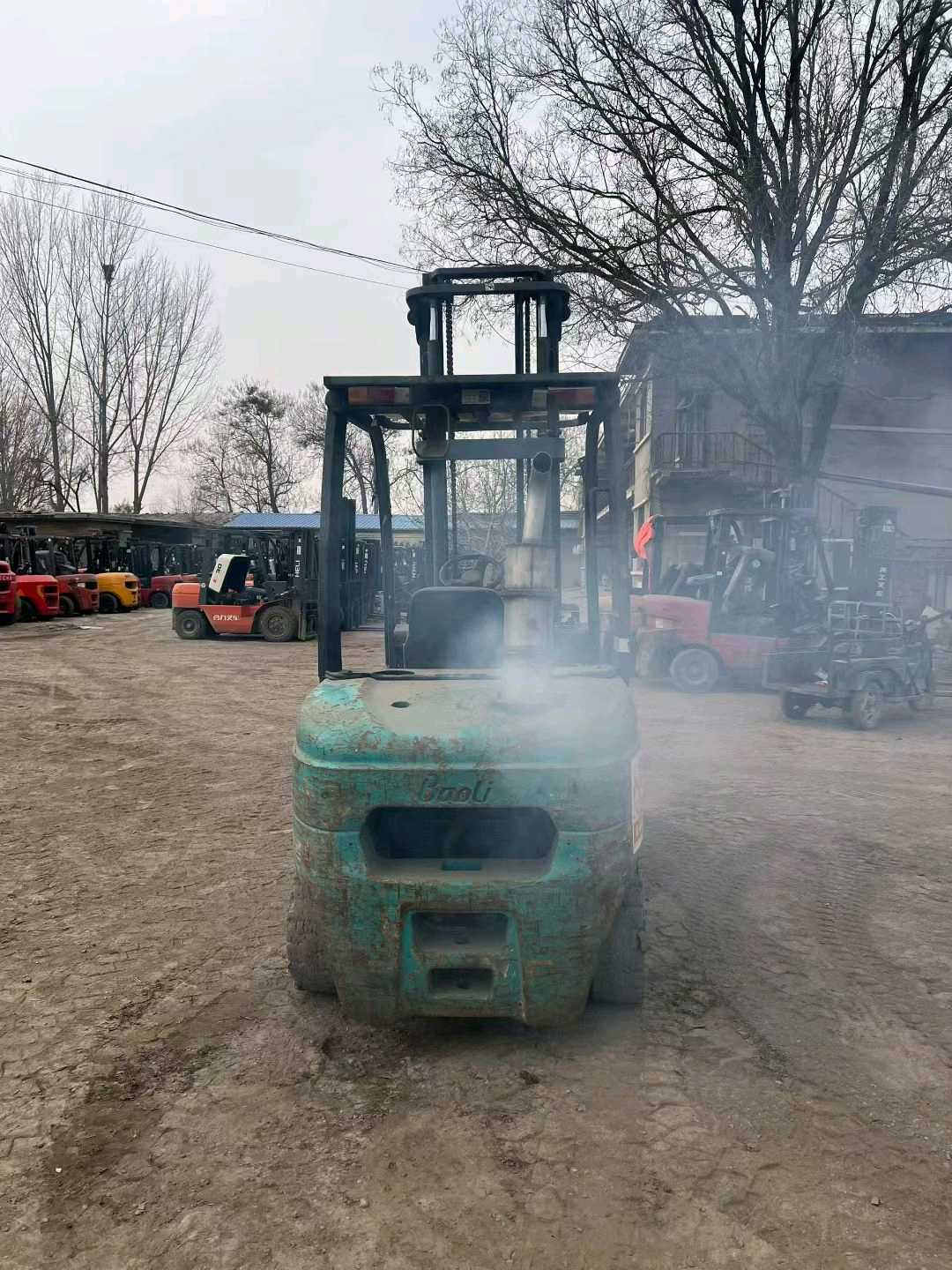 山东省德州市德城区迎宾大街二手宝骊3吨升高0米柴油叉车