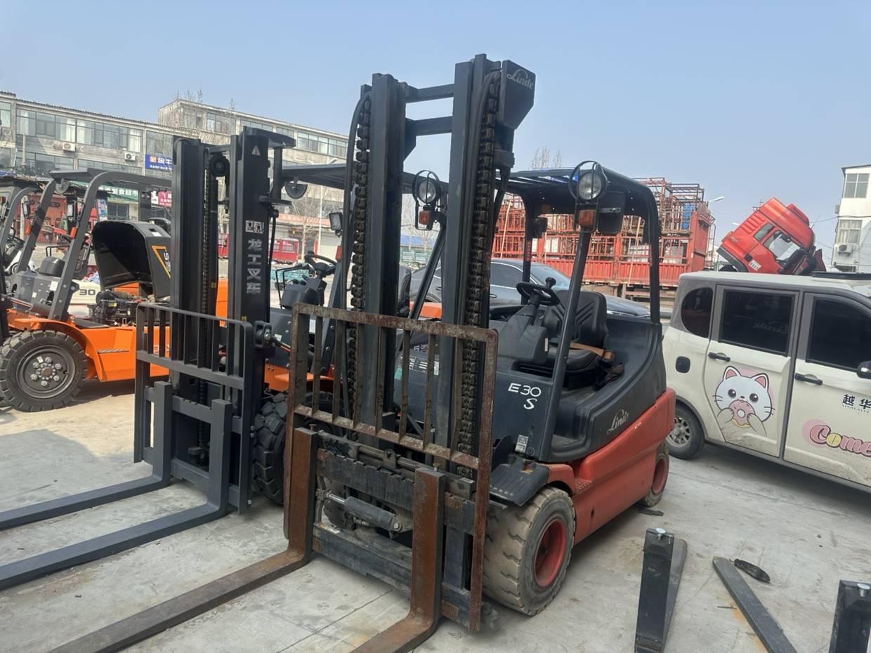 河南省濮阳市南乐县106国道二手林德交流3.0吨升高0米电动叉车
