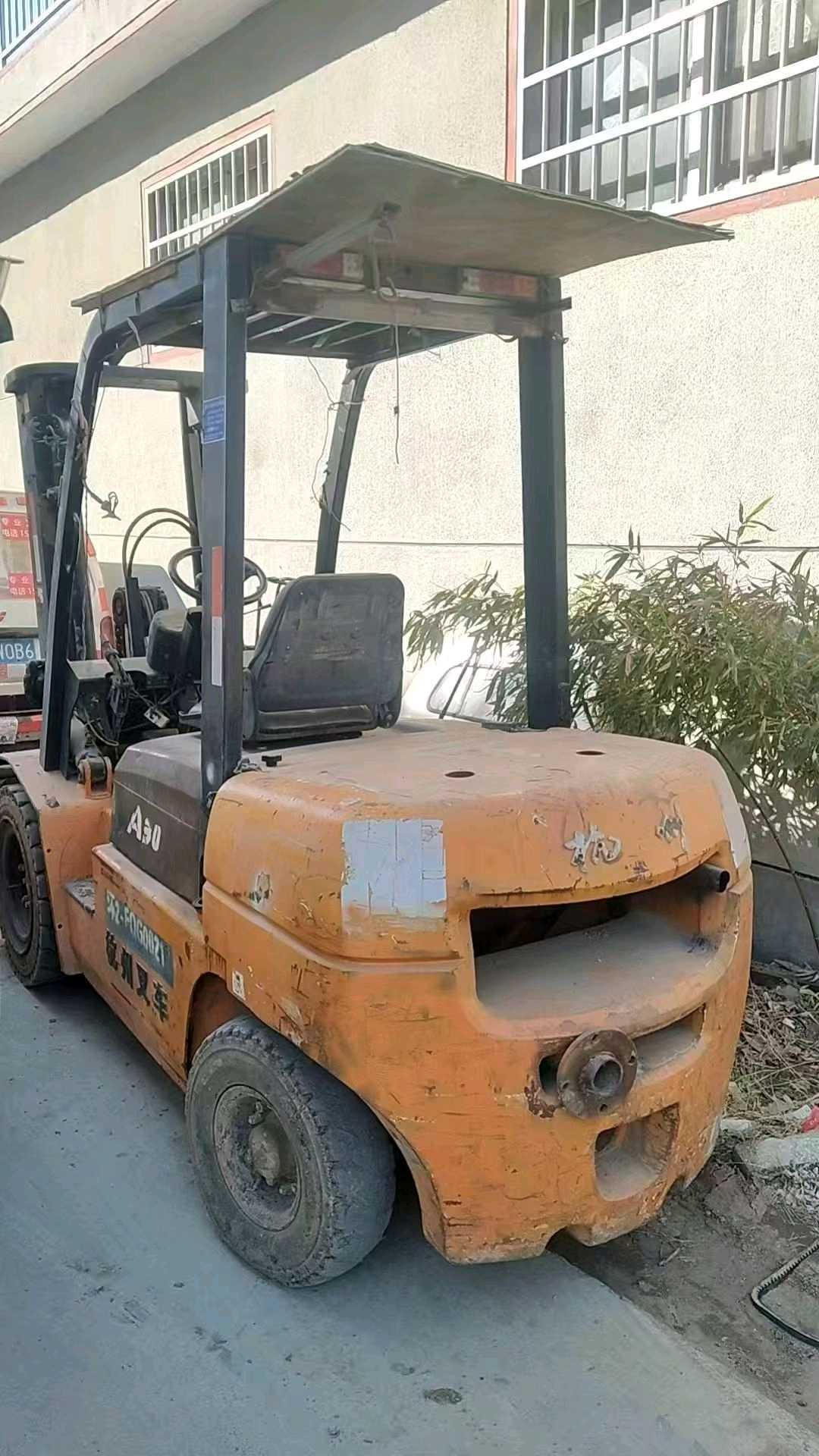 二手杭叉3吨柴油叉车出售