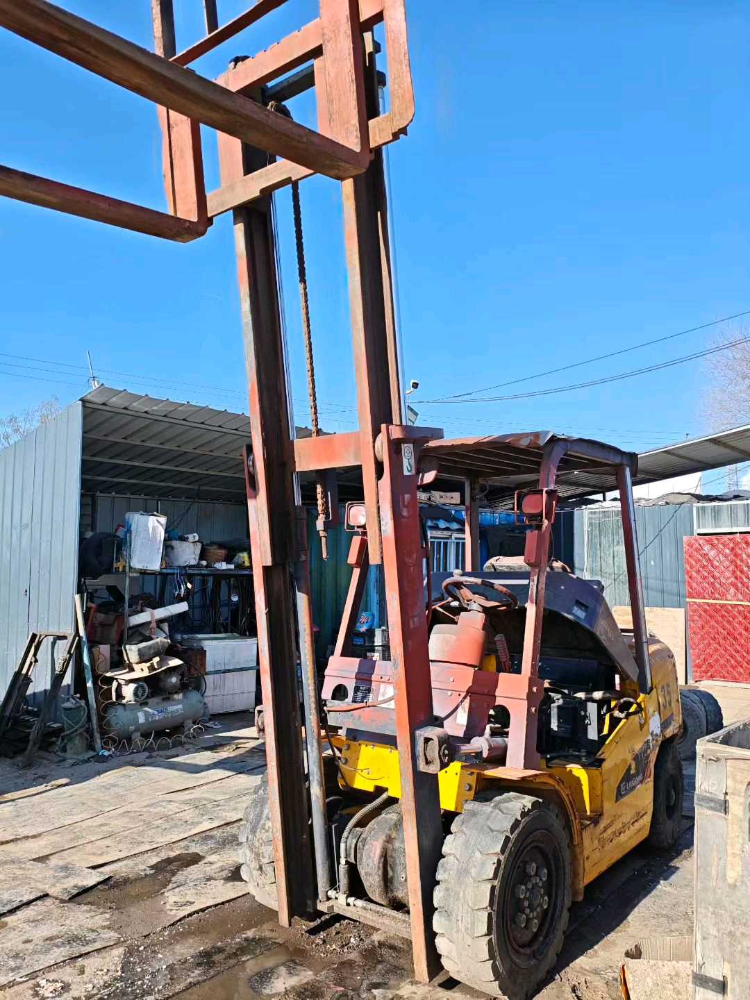 山西省太原市迎泽区建设南路2号二手柳工3.5吨升高0米柴油叉车