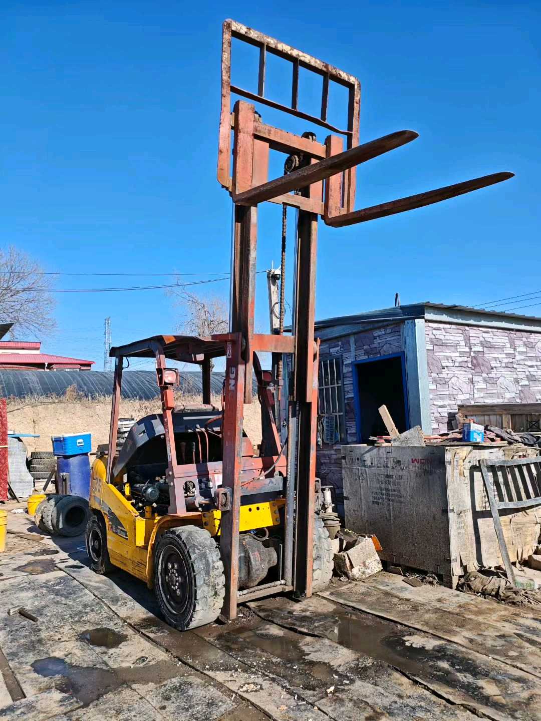 山西省太原市迎泽区建设南路2号二手柳工3.5吨升高0米柴油叉车