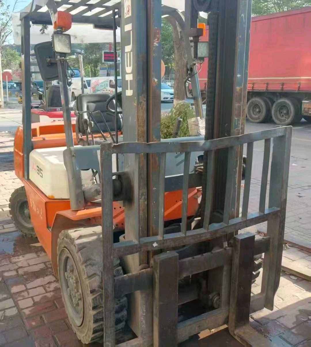 广东省东莞市环湖西路二手合力3.5吨升高0米柴油叉车