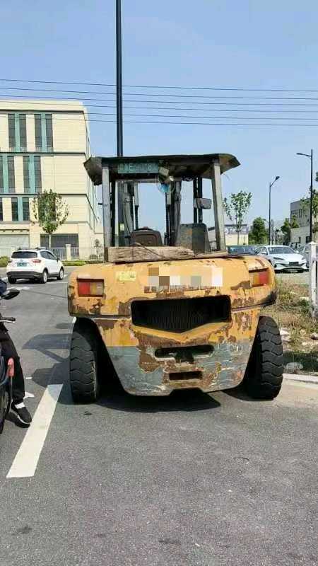 江苏省宿迁市宿城区富康大道与上海路路交叉口二手龙工7吨升高0米柴油叉车