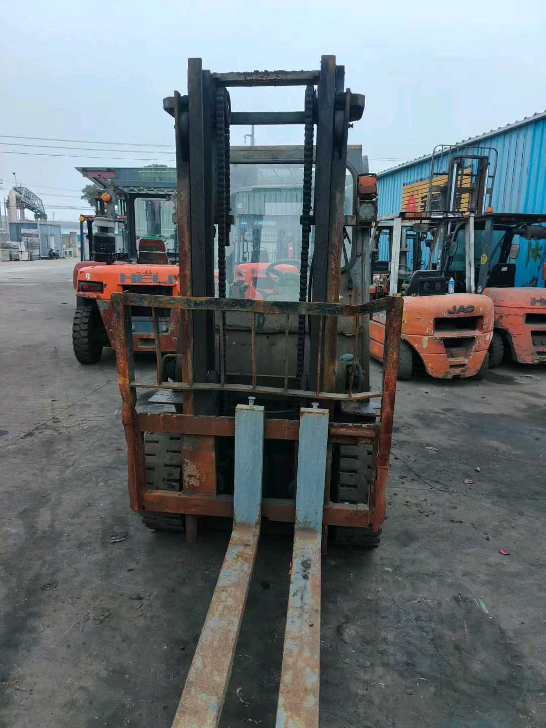 江苏省常州市天宁区关河中路138号二手龙工3.5吨升高0米柴油叉车