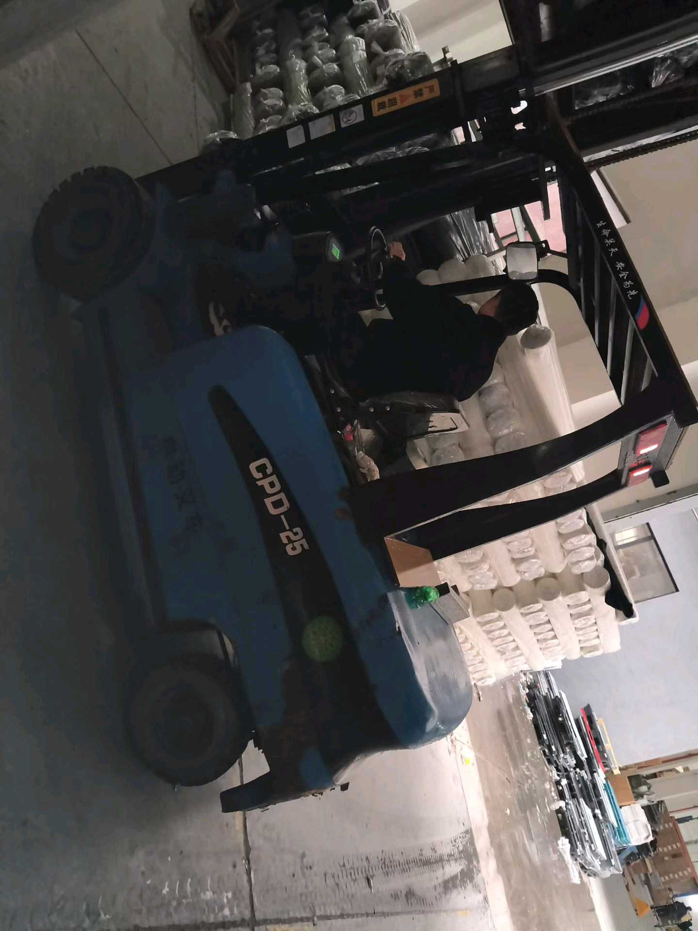 浙江省绍兴市越城区车站路200号二手其他2.5吨升高0米平衡重电车