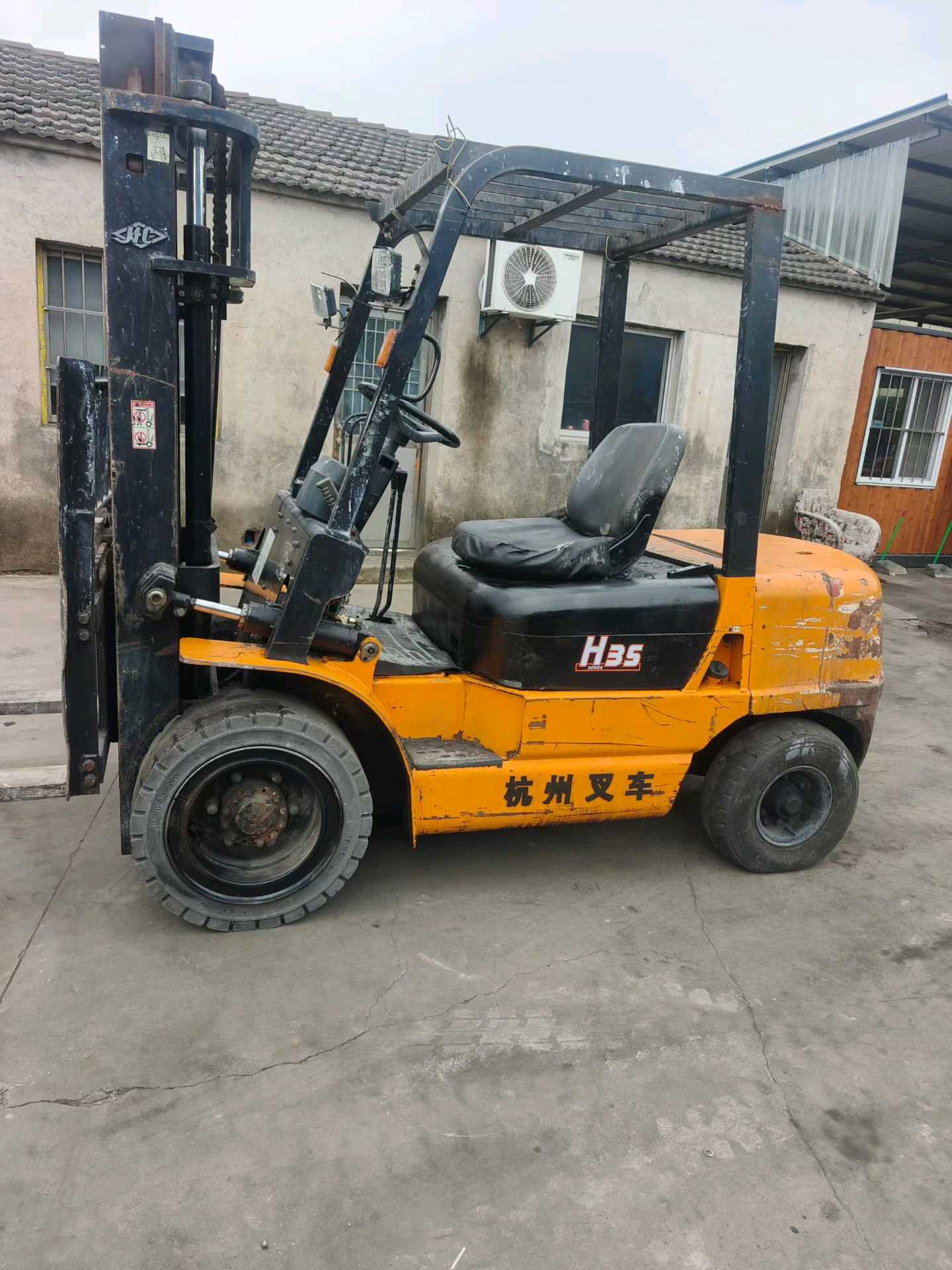 二手杭叉3吨柴油叉车出售