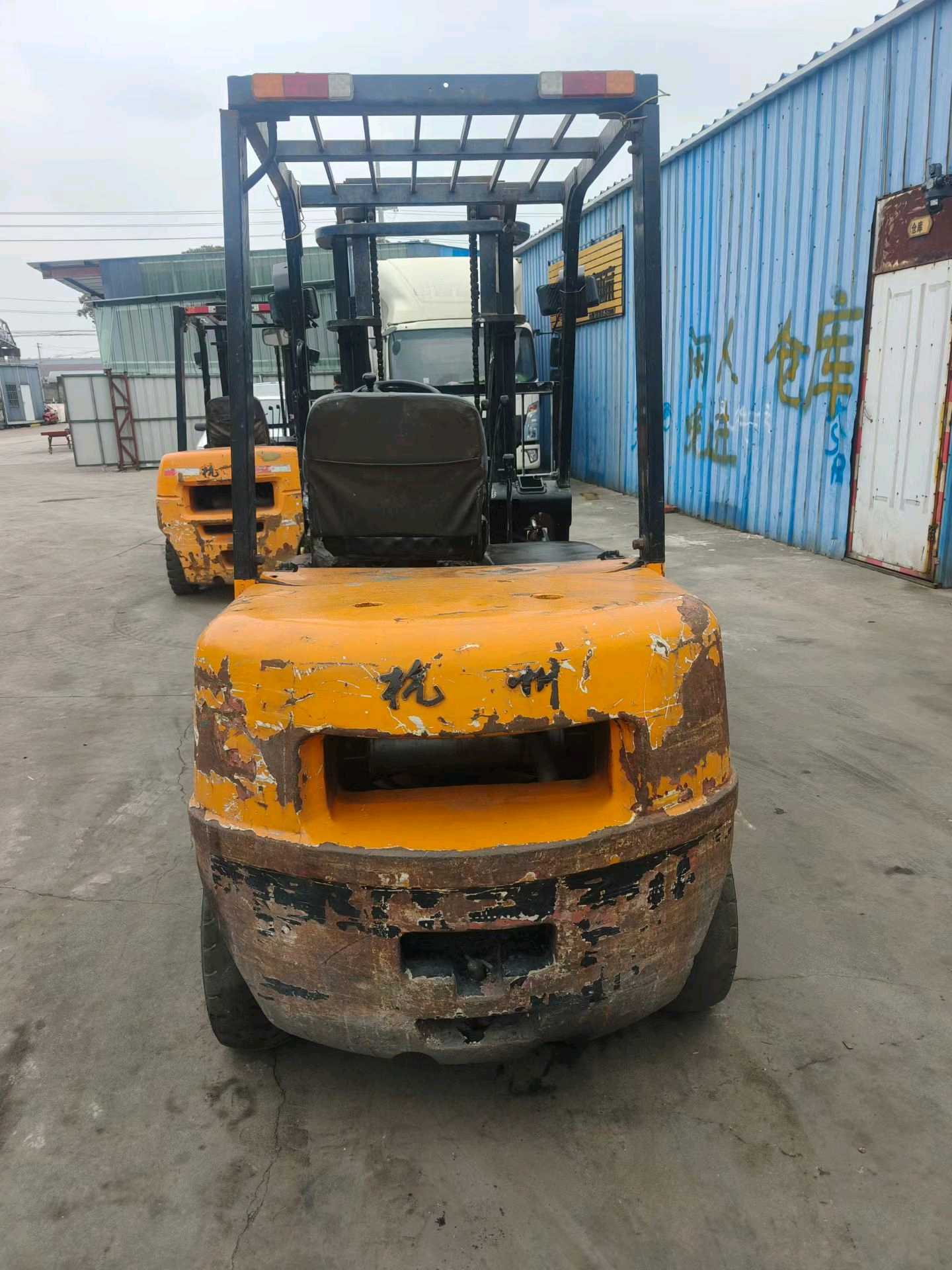 江苏省常州市天宁区关河中路138号二手杭叉3吨升高0米柴油叉车