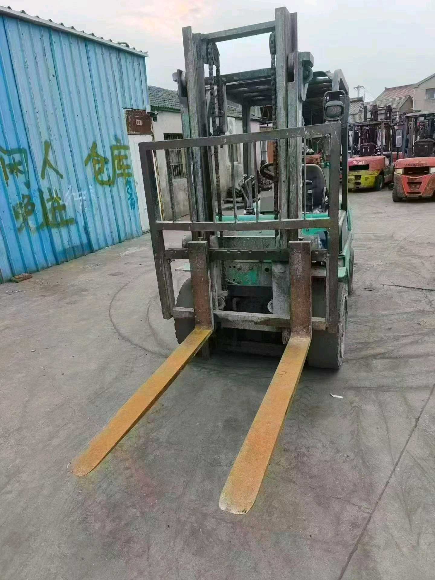 江苏省常州市天宁区关河中路138号二手宝骊3吨升高0米柴油叉车