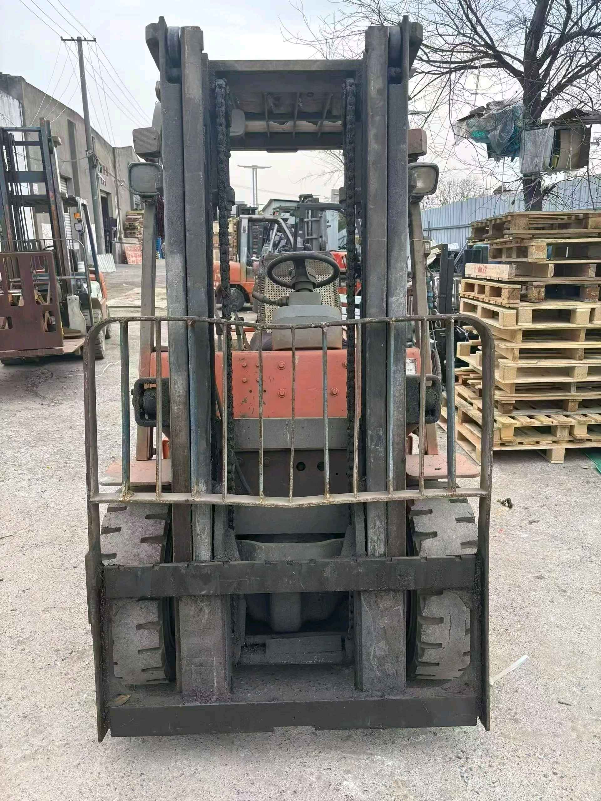 江苏省常州市天宁区关河中路138号二手江淮3吨升高0米柴油叉车