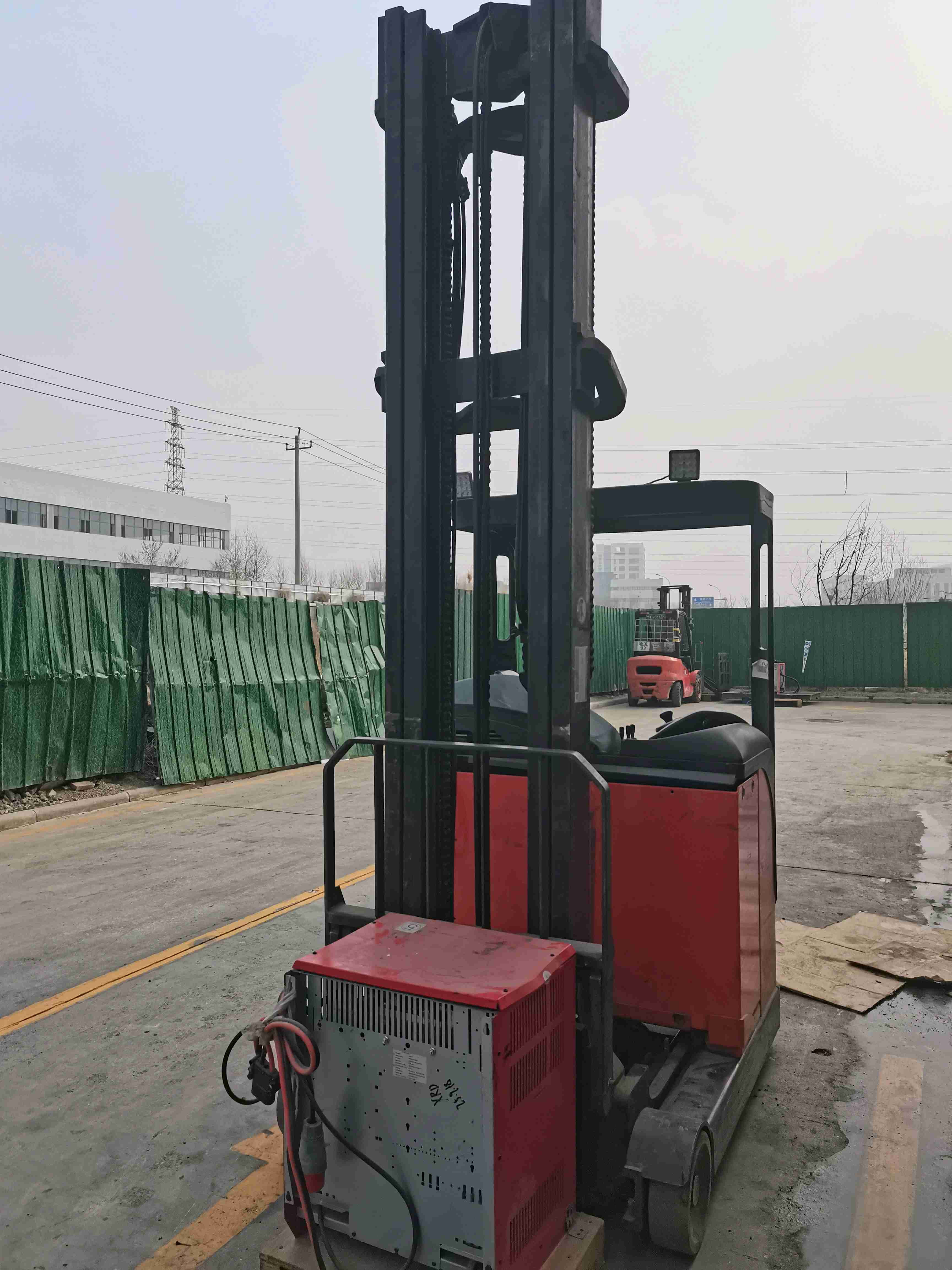 天津市东丽区联东U谷滨海科技港46幢二手林德1.4吨升高0米座驾前移式电动叉车