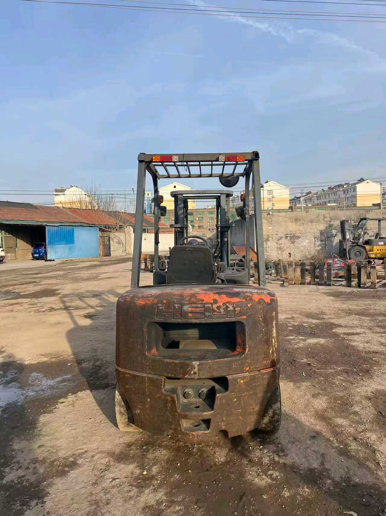 山东省德州市德城区迎宾大街二手合力3吨升高0米柴油叉车