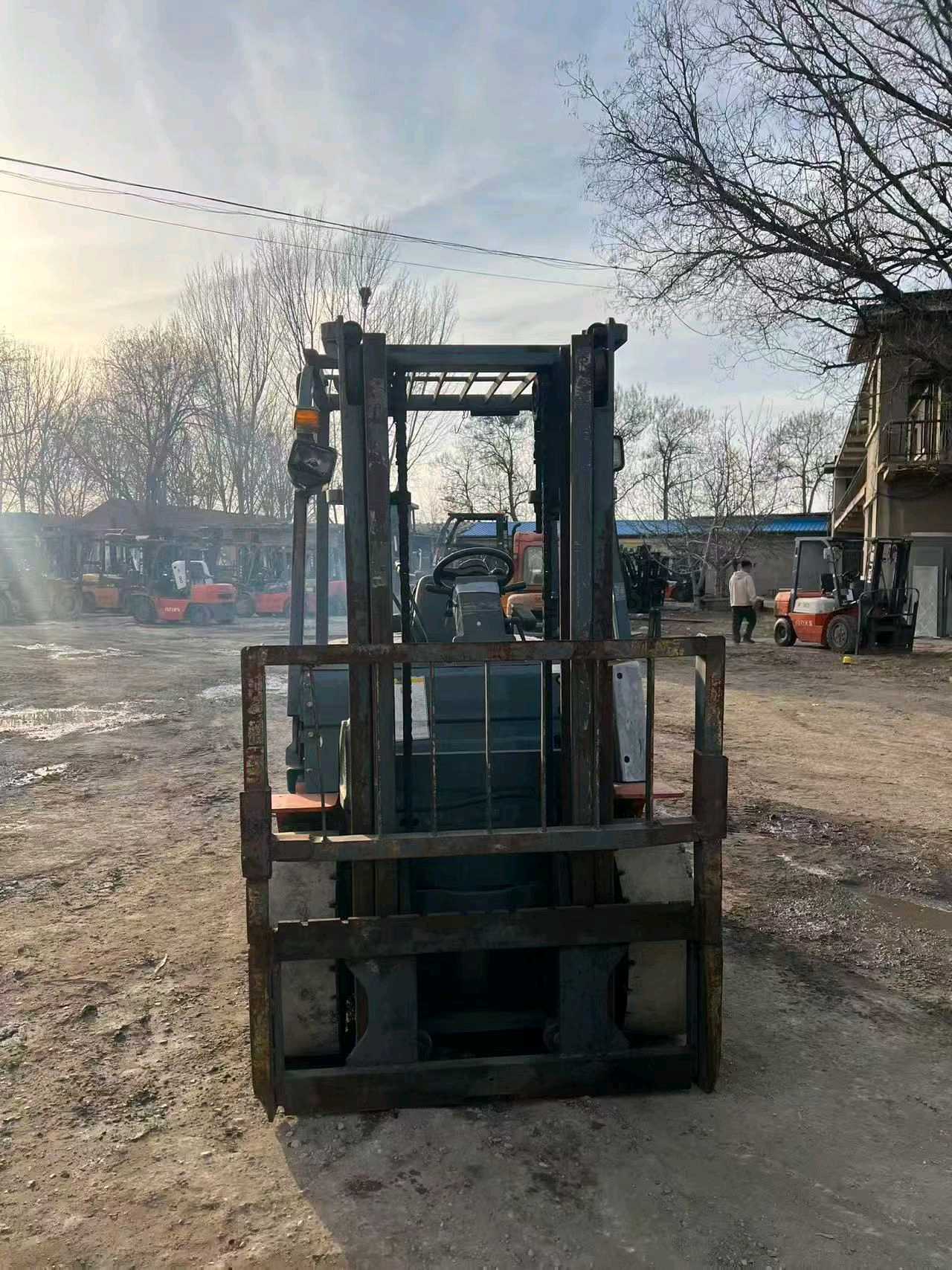 山东省德州市德城区迎宾大街二手合力3吨升高0米柴油叉车