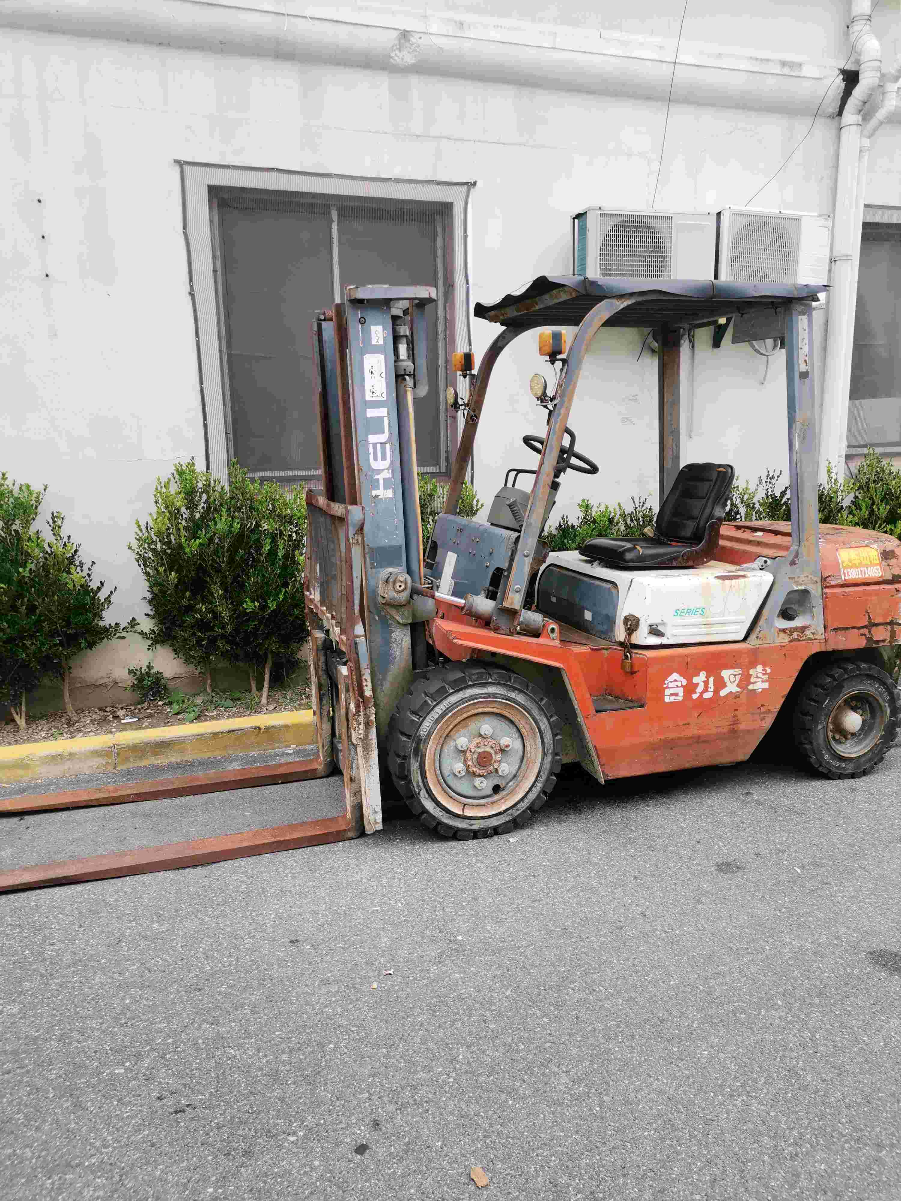 上海市宝山区大场镇沪太路3611弄1-69号(华庭旅馆)二手合力397003吨升高0米柴油叉车