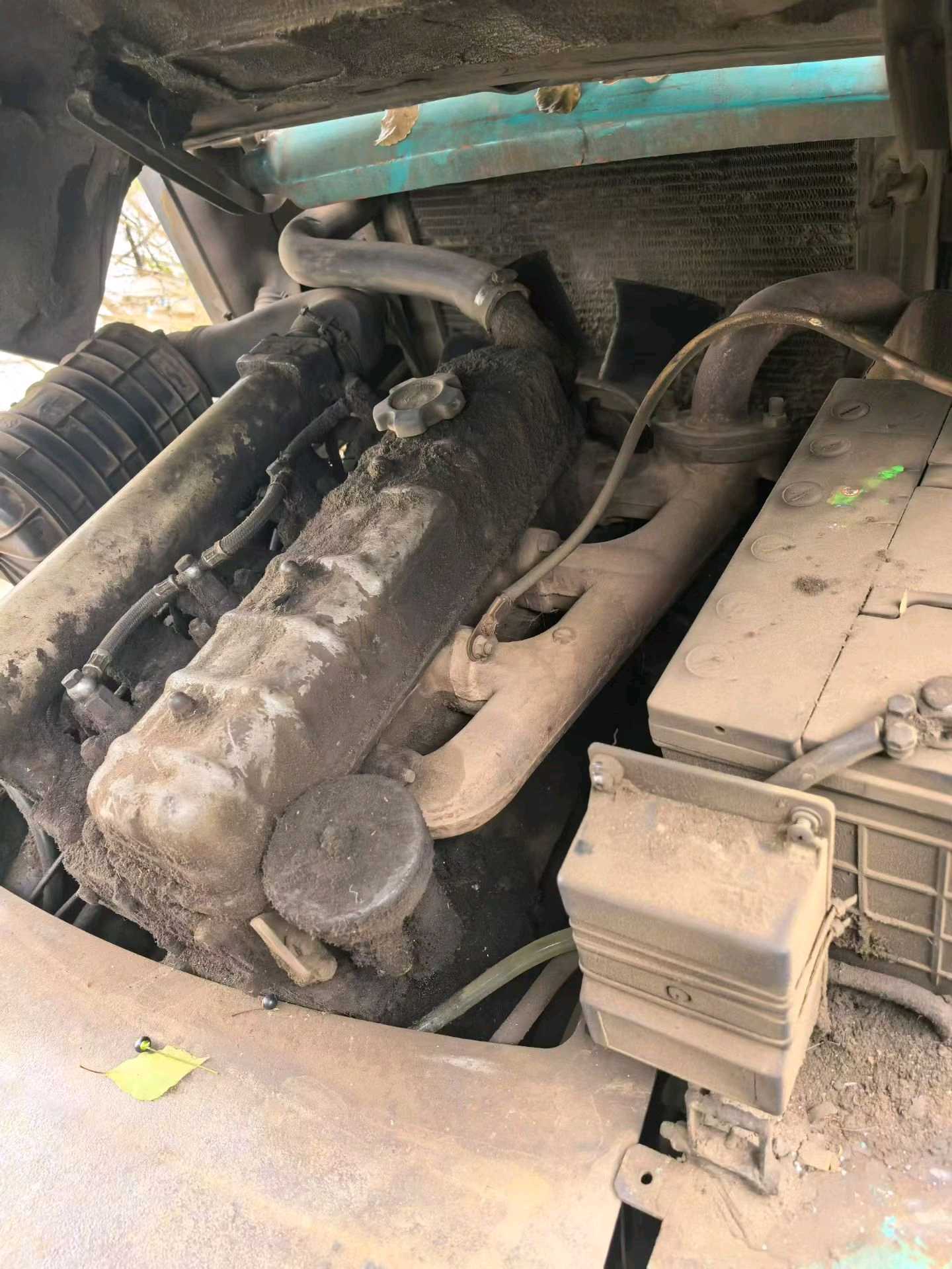 河南省南阳市卧龙区车站北路与新华西路交汇处西侧二手宝骊3吨升高0米柴油叉车