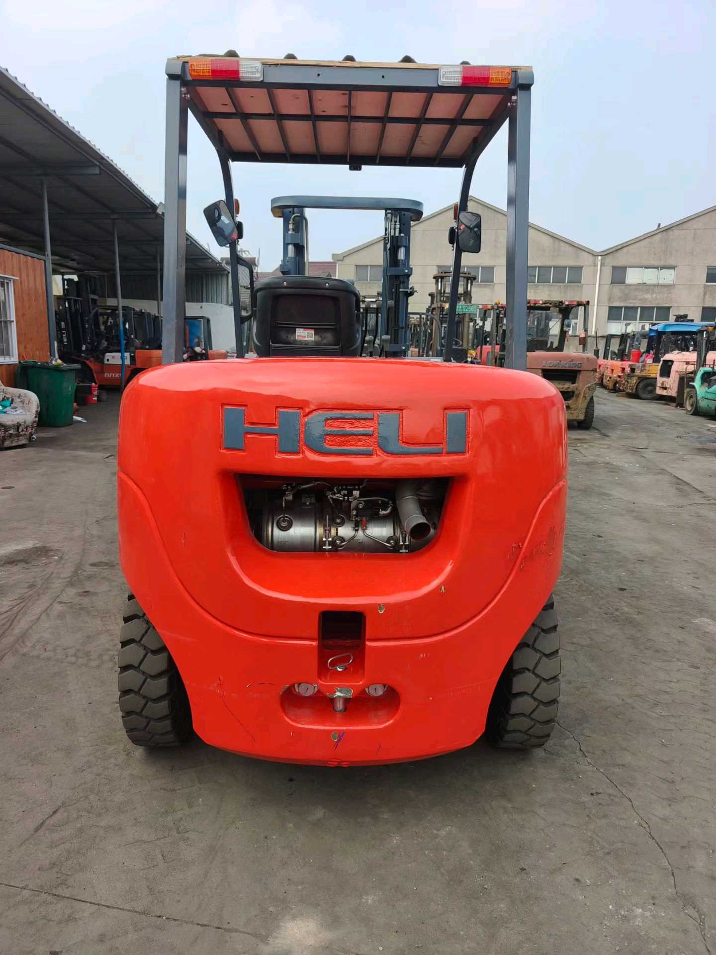 江苏省常州市天宁区关河中路138号二手合力5吨升高0米柴油叉车