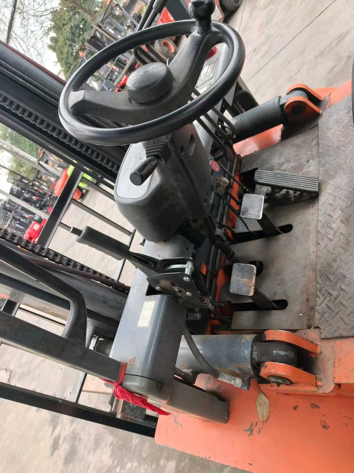 河北省石家庄市桥西区京广西街与新石南路交叉口二手合力4.5吨升高0米柴油叉车