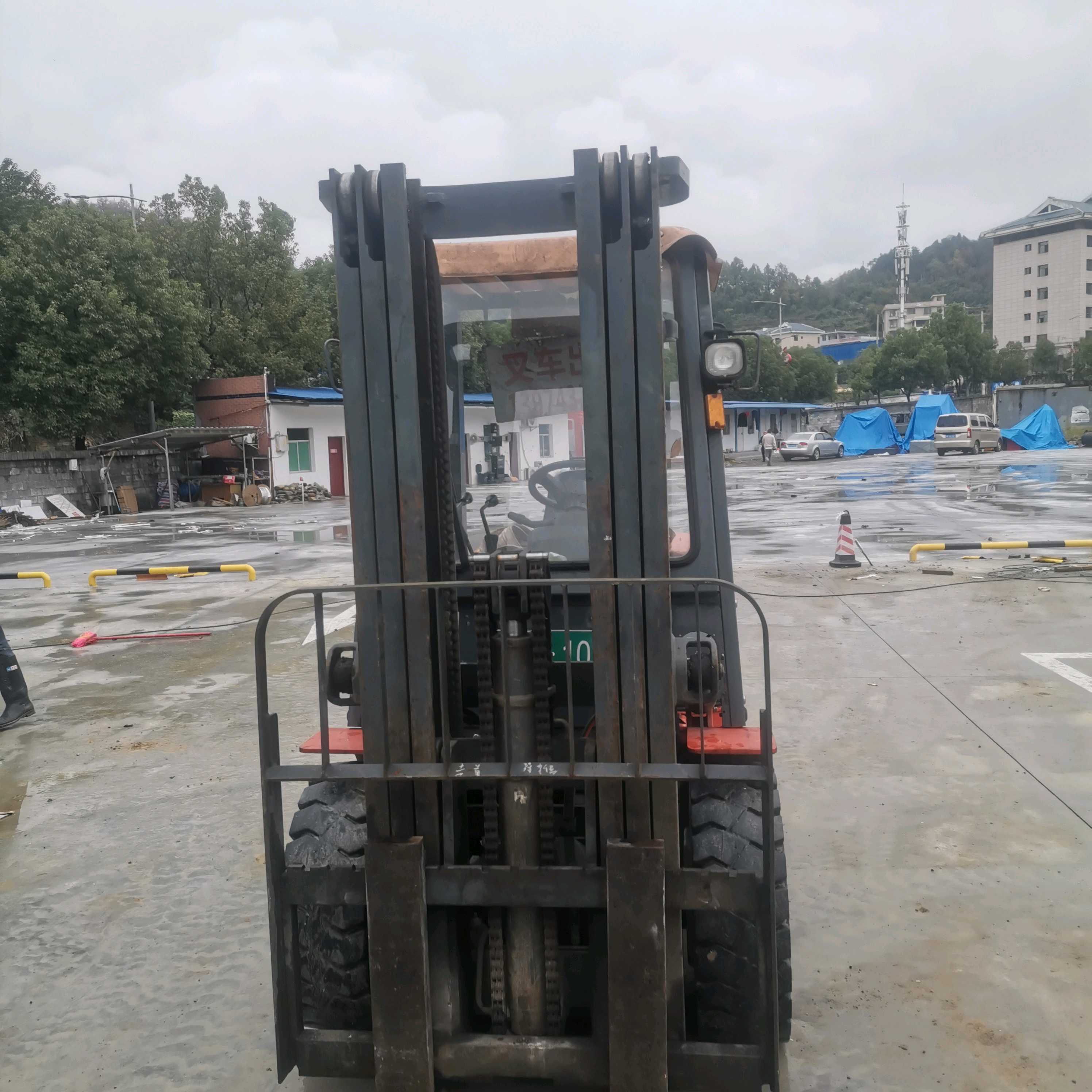湖南省湘西土家族苗族自治州吉首市乾州街道二手龙工3.5吨升高0米柴油叉车