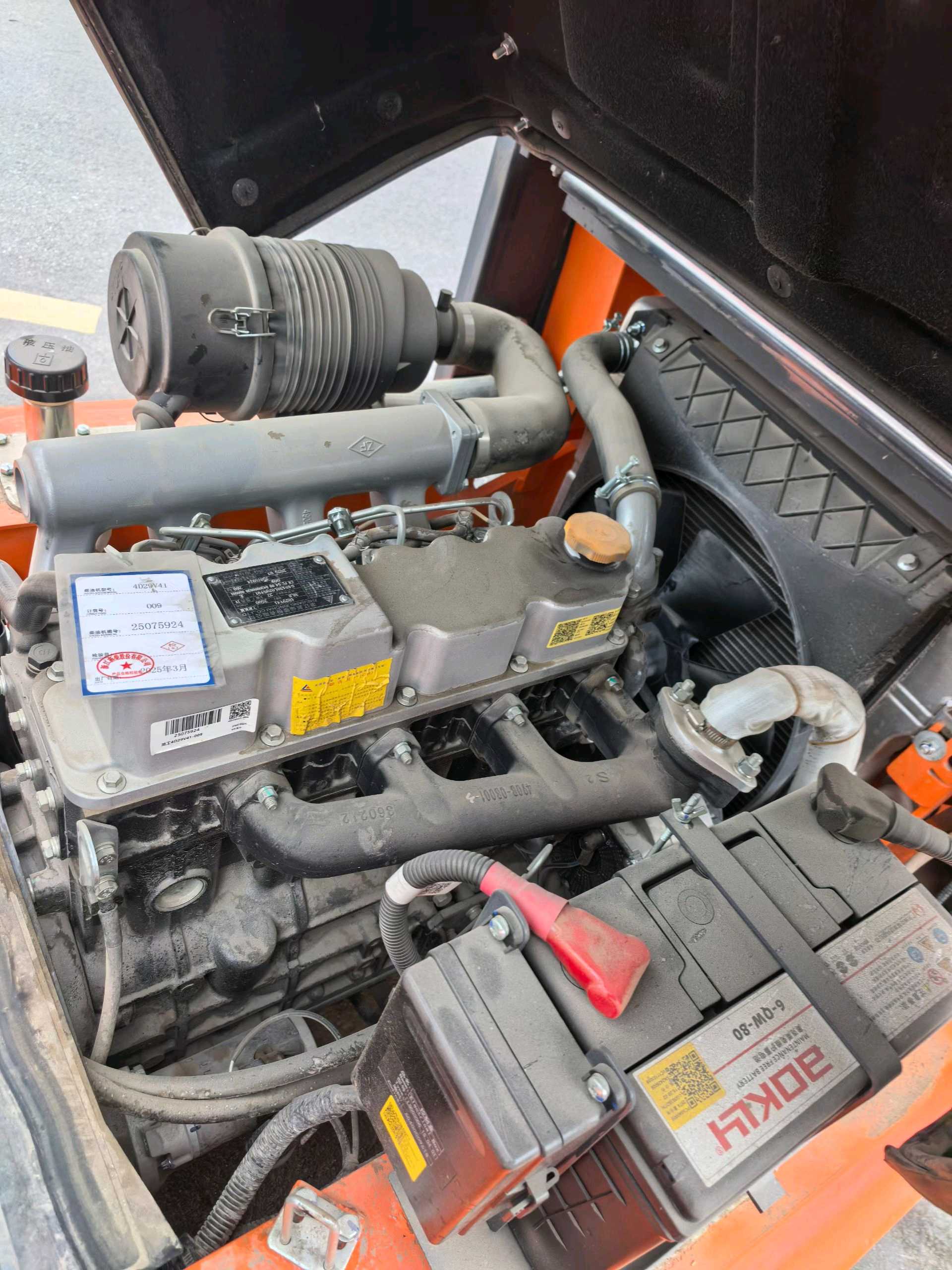 江苏省淮安市淮阴区珠江路18号二手龙工3.8吨升高0米柴油叉车