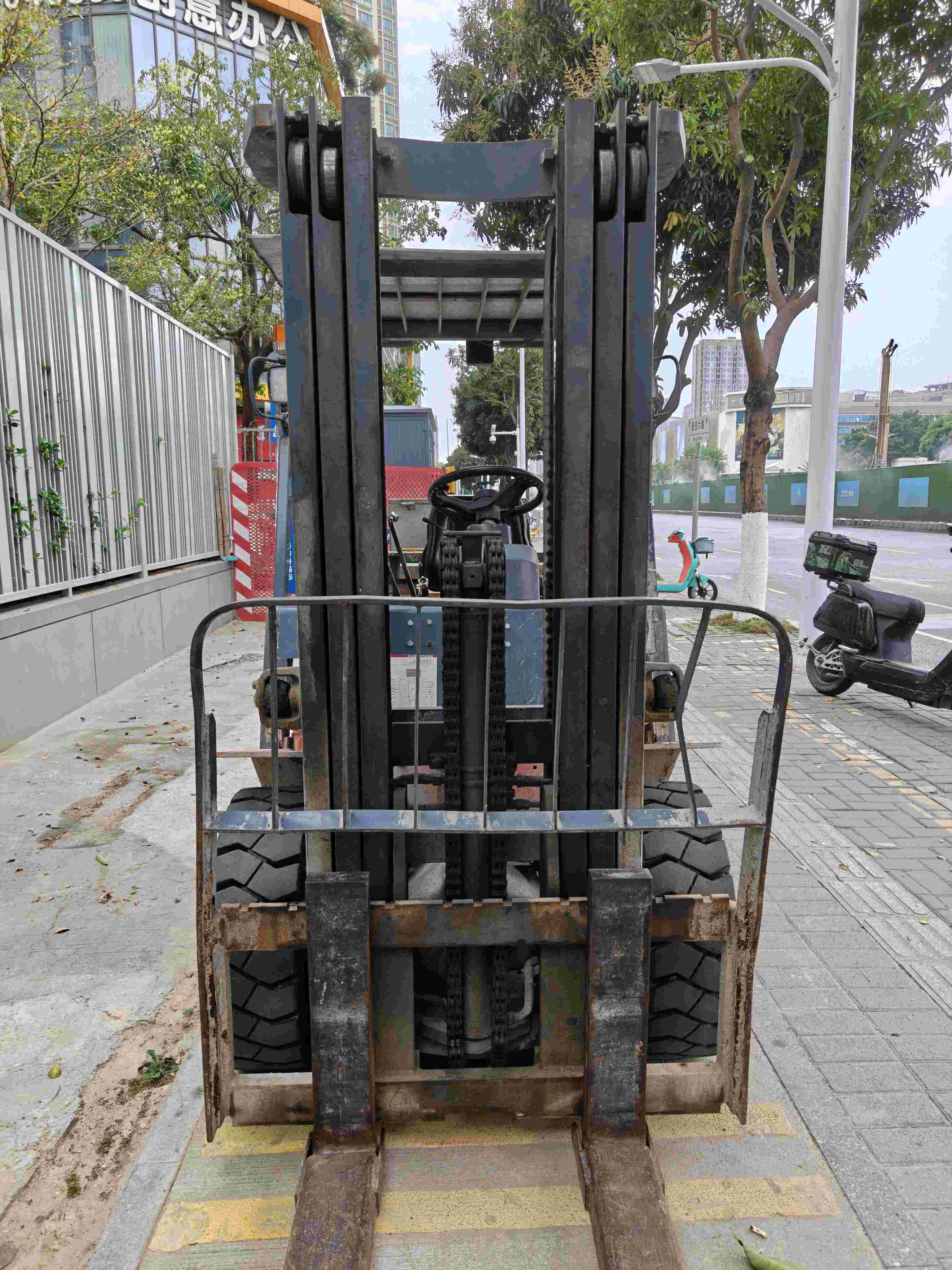广东省深圳市宝安区上川一路四十七区美加二手合力3.5吨升高0米柴油叉车