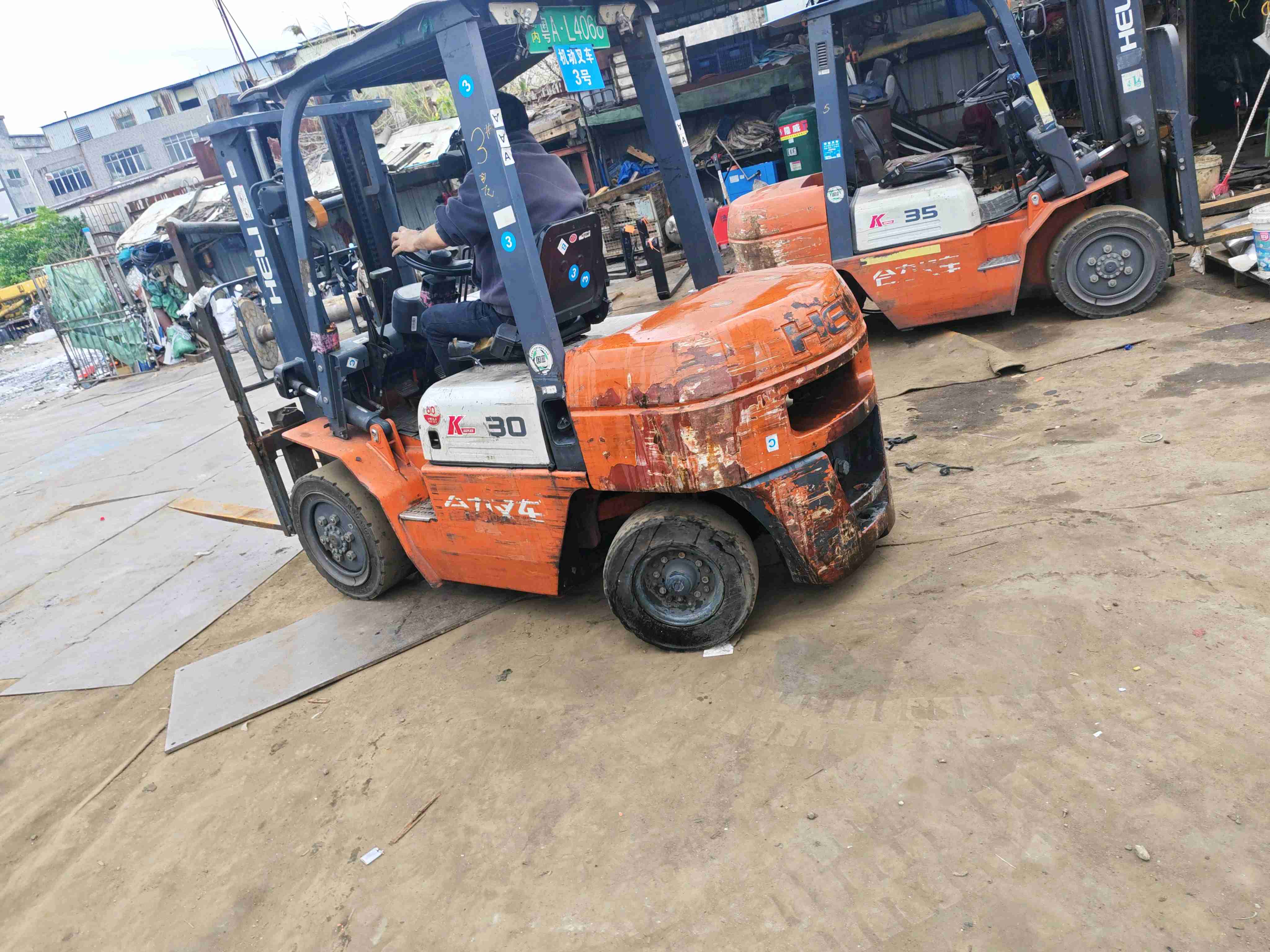 广东省广州市增城区新塘镇瑶田村西联石新路2-1号二手合力3吨升高0米柴油叉车