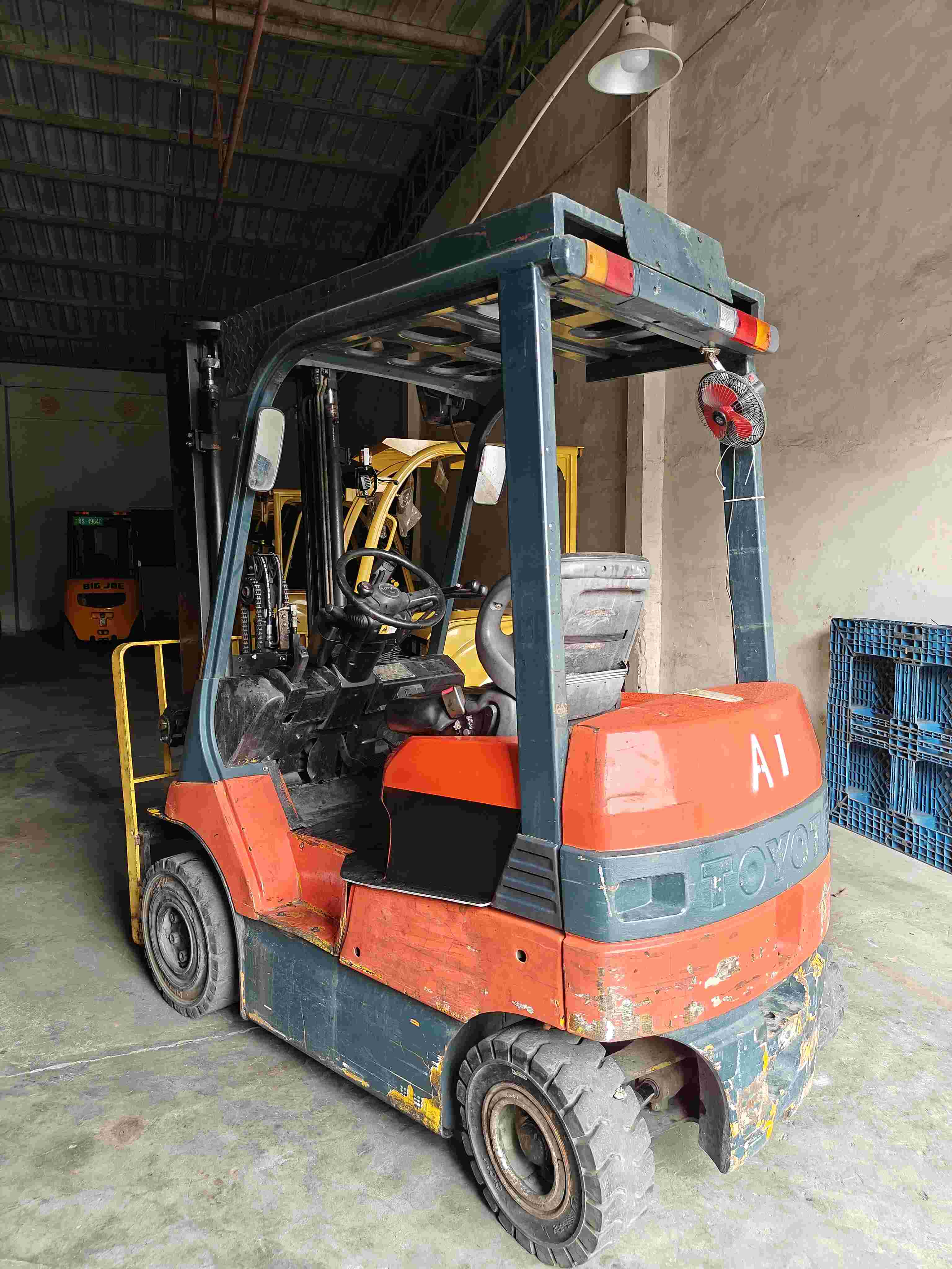 广东省东莞市牛山工业园三兴路18号二手丰田1.8吨升高0米电动叉车