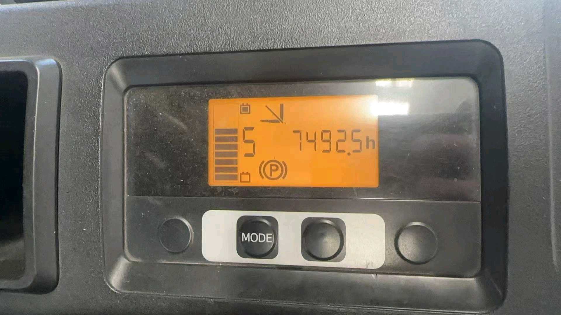 广东省东莞市牛山工业园三兴路18号二手丰田2吨升高0米电动叉车