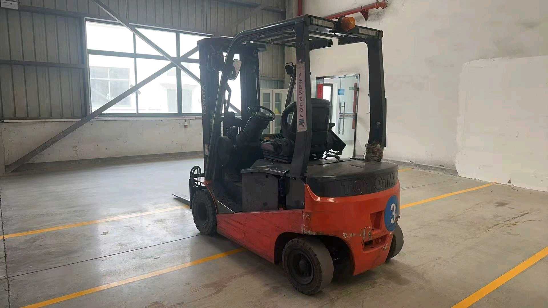 广东省东莞市牛山工业园三兴路18号二手丰田2吨升高0米电动叉车