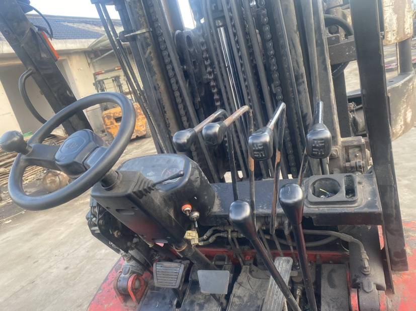 江苏省苏州市太仓市新桥线二手杭叉3吨升高0米柴油叉车