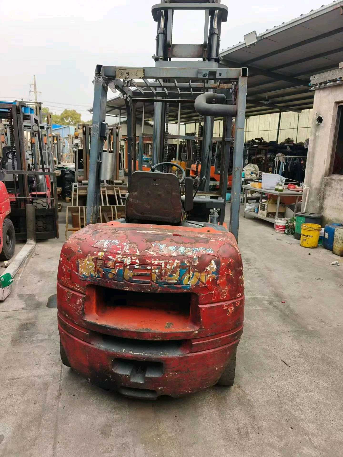 江苏省常州市天宁区关河中路138号二手合力2.5吨升高0米柴油叉车