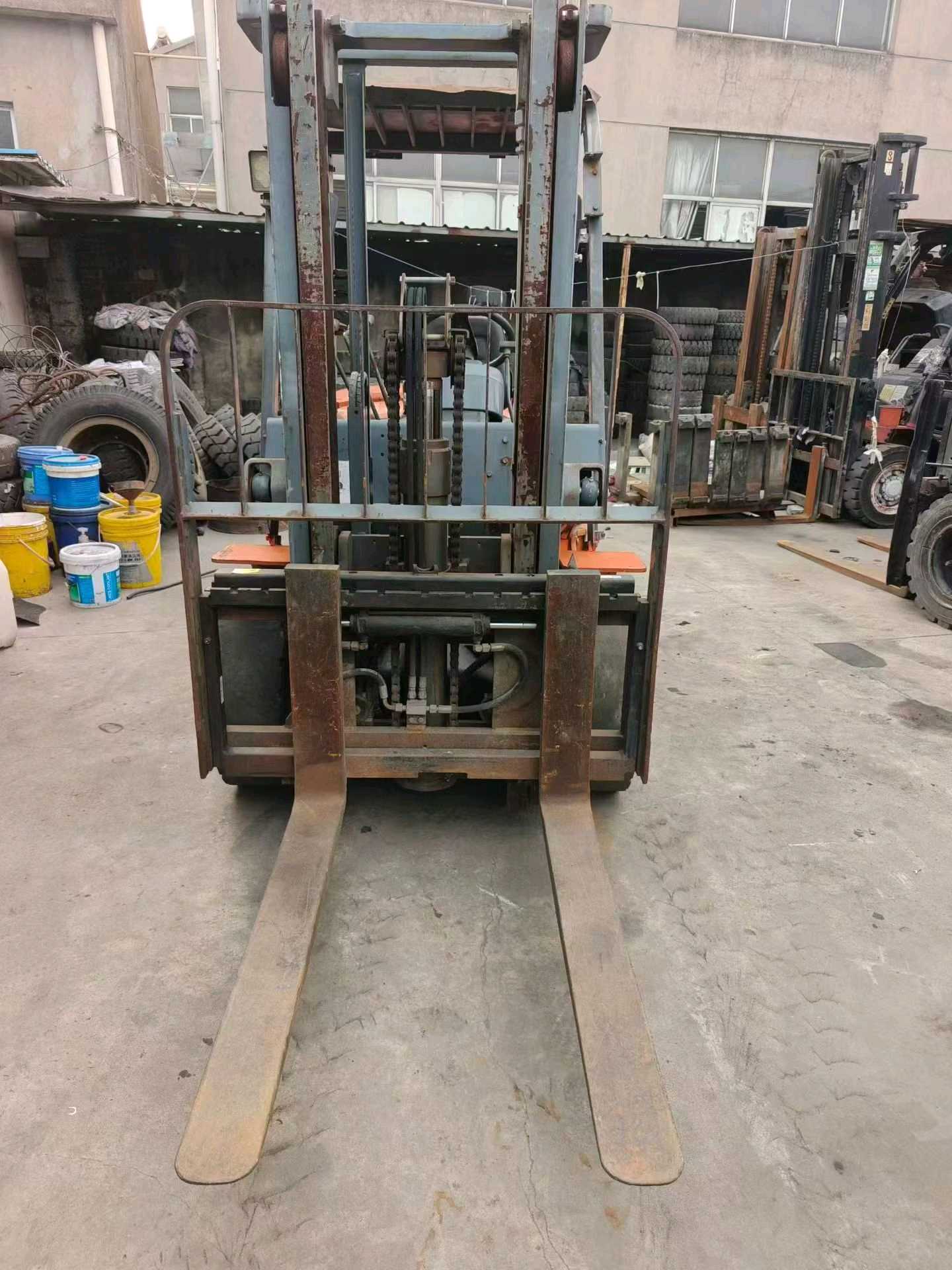 江苏省常州市天宁区关河中路138号二手合力3吨升高0米柴油叉车