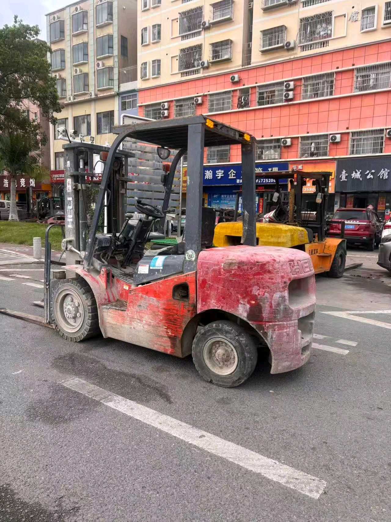 广东省东莞市环湖西路二手合力3吨升高0米柴油叉车