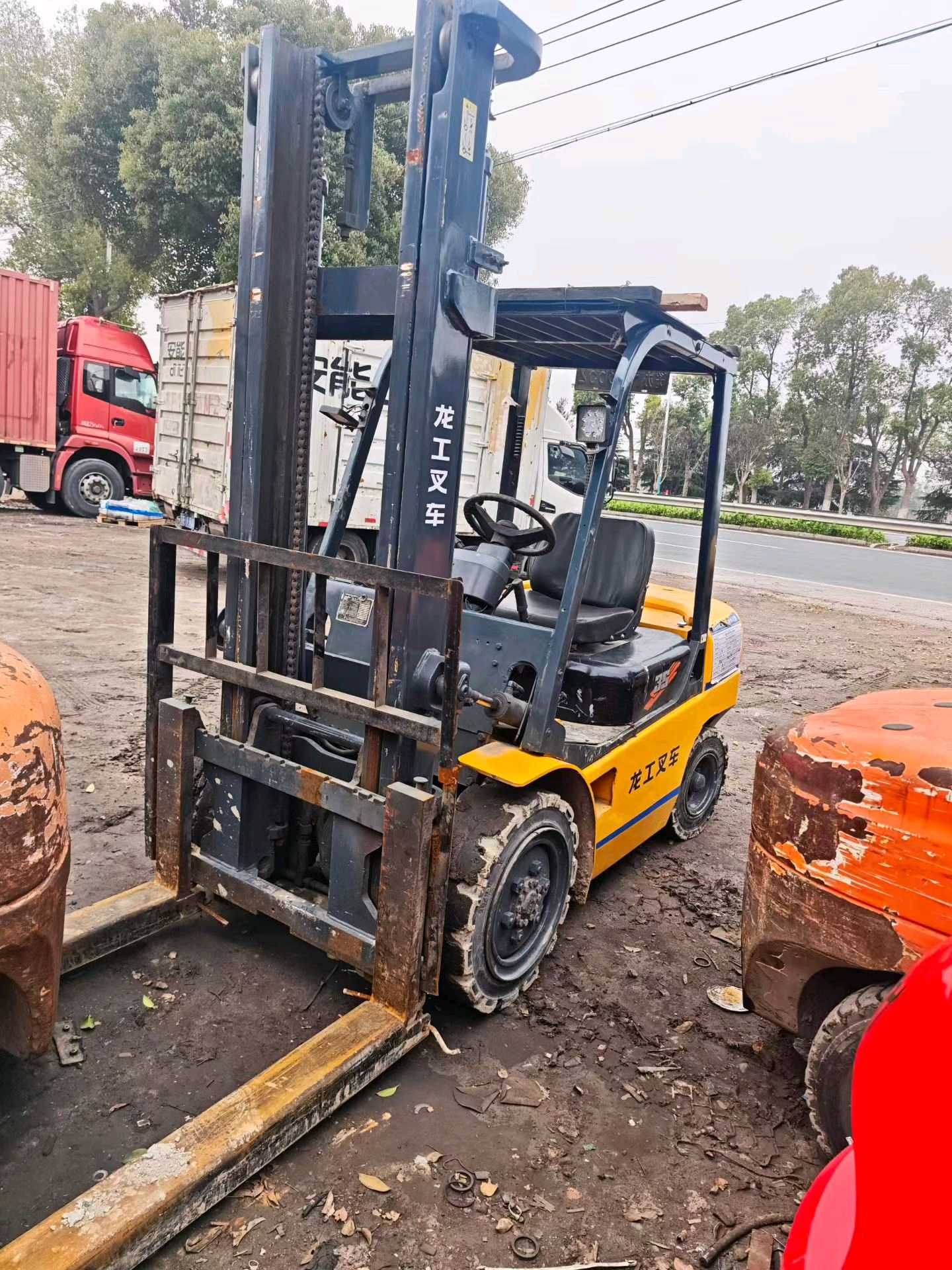 江苏省南通市崇川区轨道交通2号线二手龙工3.5吨升高0米柴油叉车