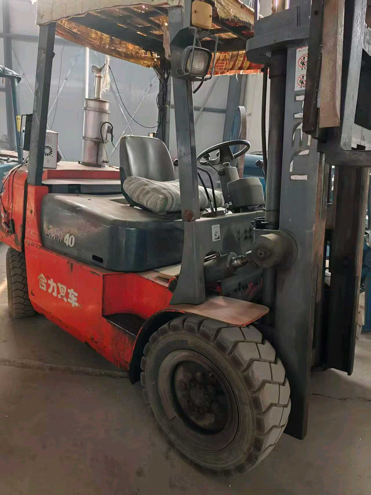 河北省邢台市襄都区车站北路20号二手合力4吨升高0米柴油叉车