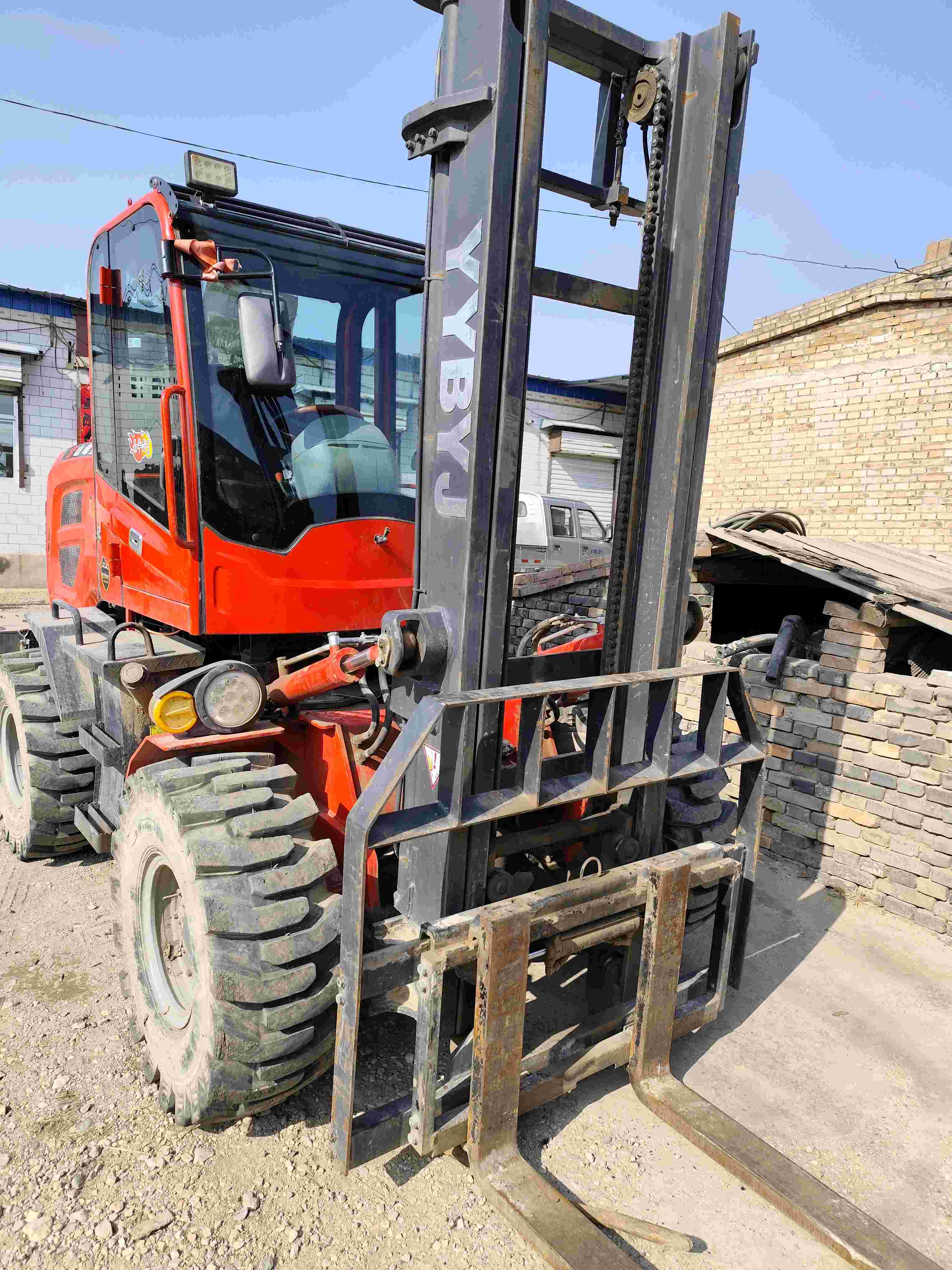 山西省忻州市代县二环路与兴盛街交叉口正北方向300米左右二手其他384623.5吨升高0米柴油叉车