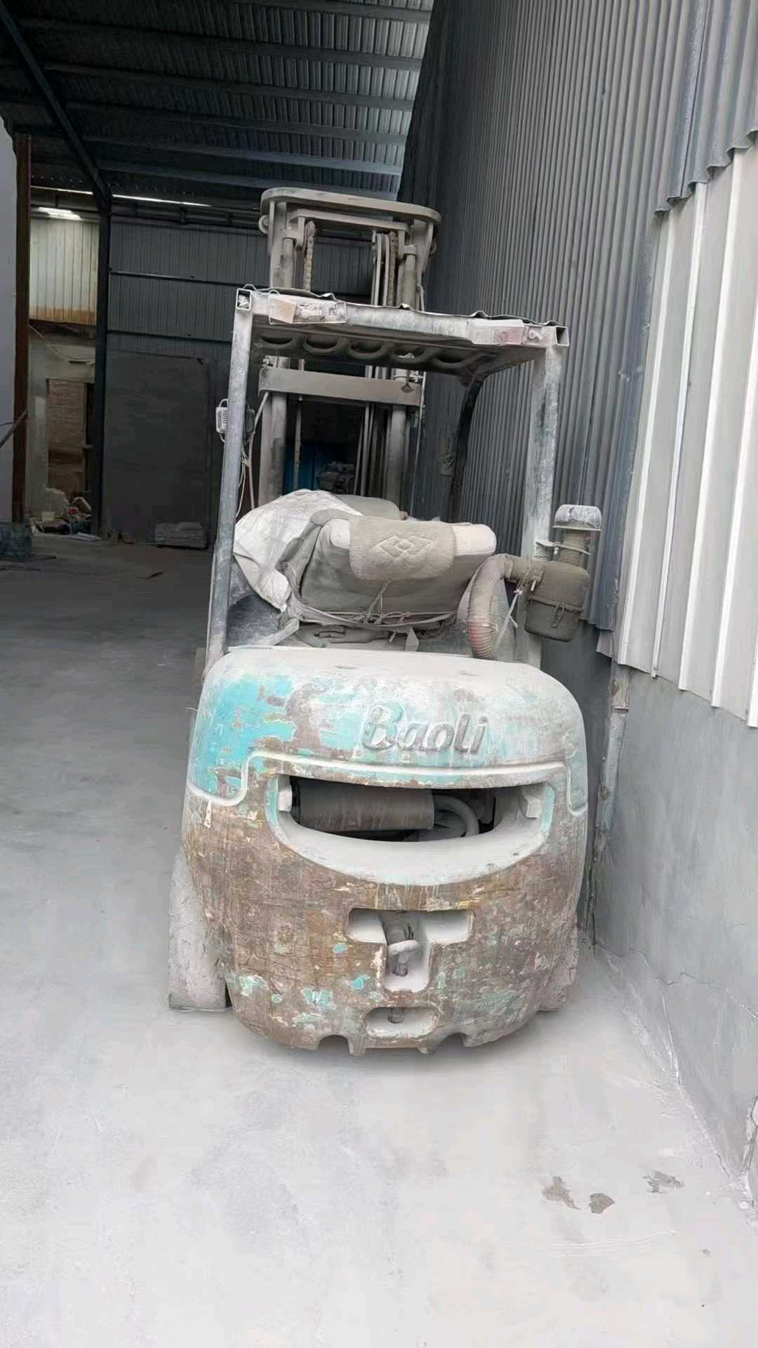 安徽省铜陵市铜官区北京东路与沿新公路交汇处东侧二手宝骊3吨升高0米柴油叉车