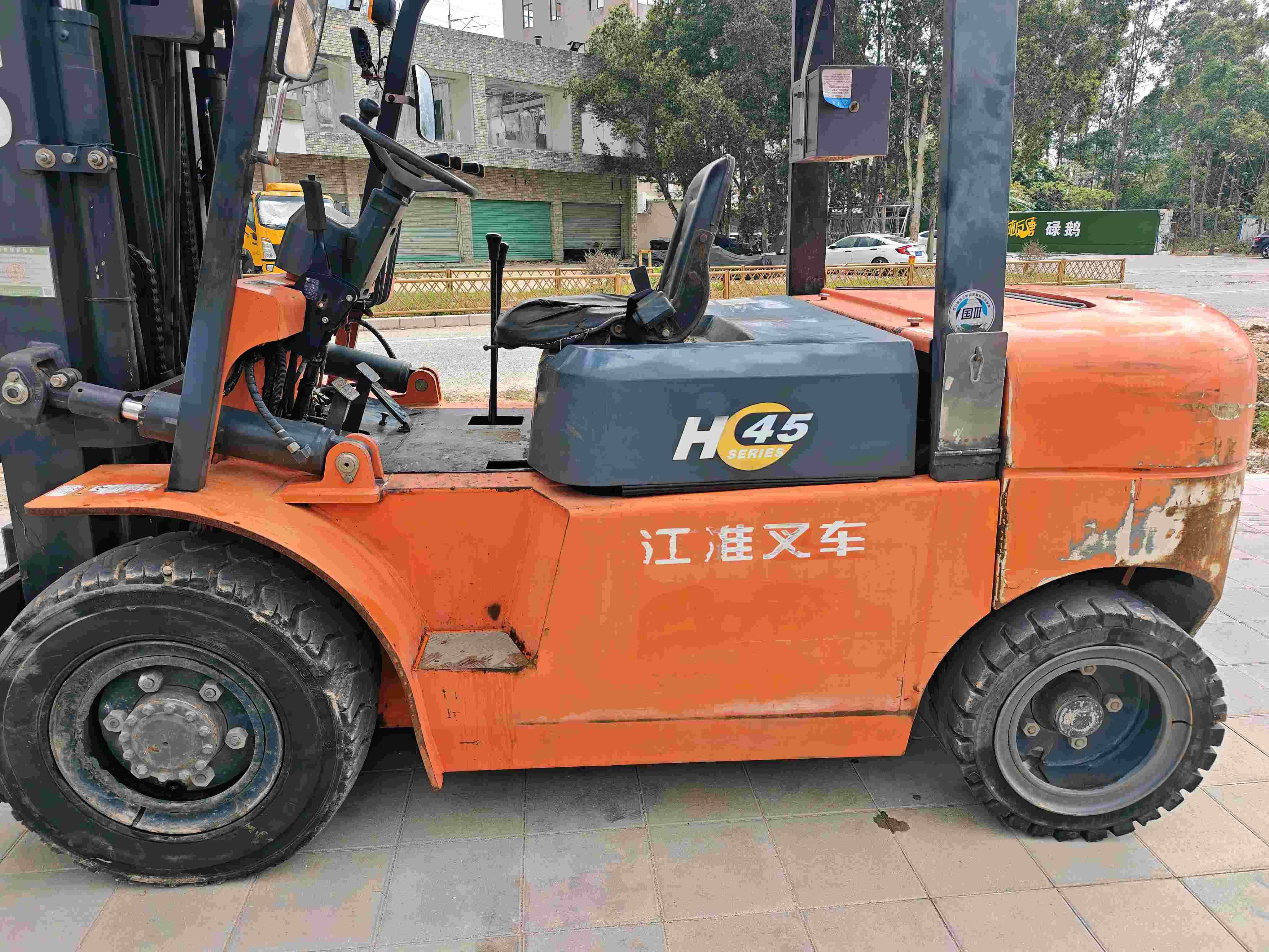 广东省清远市清城区创兴二路与建设二路交叉口东南方向298米左右二手江淮4.5吨升高0米柴油叉车