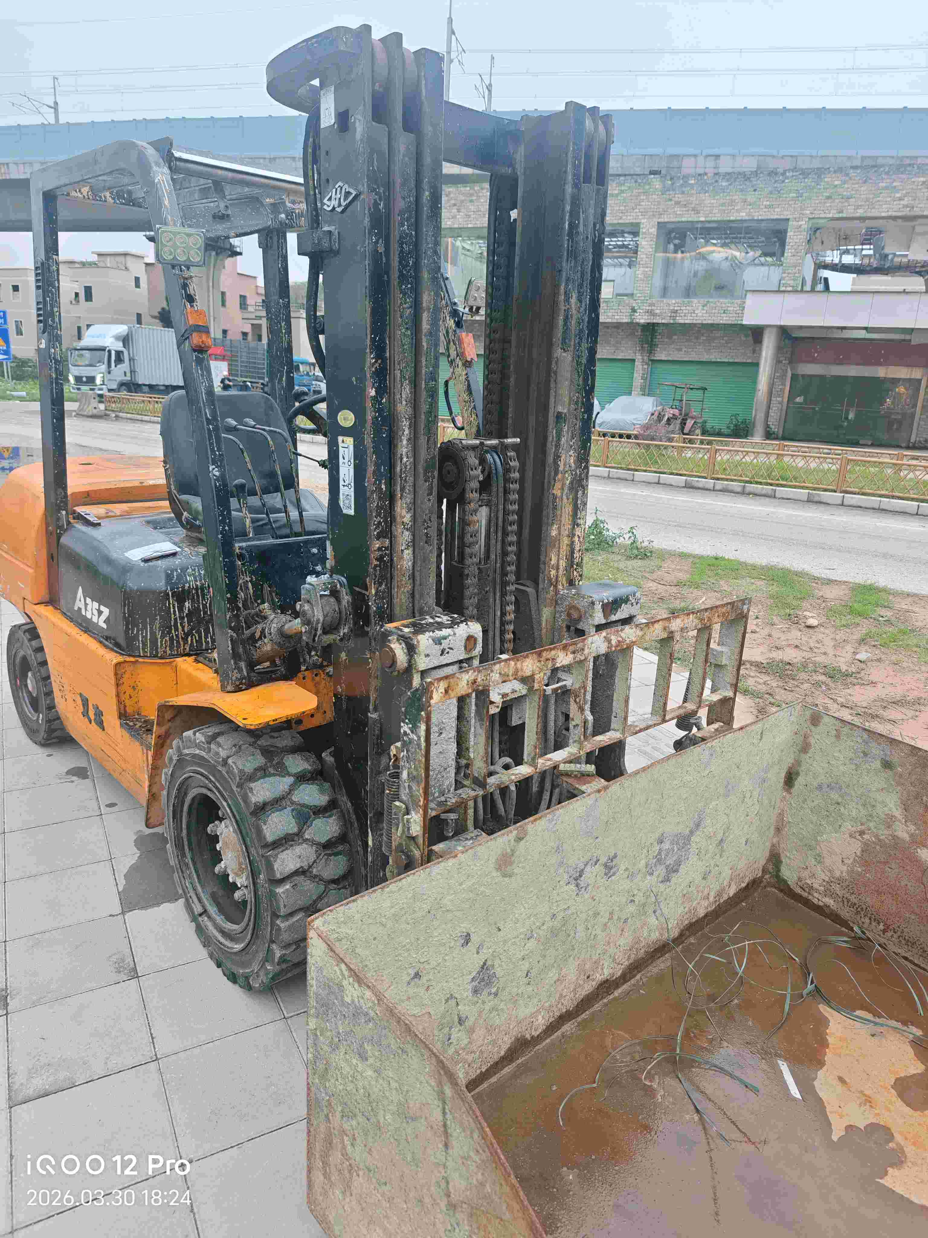 广东省清远市清城区创兴二路与建设二路交叉口东南方向298米左右二手杭叉3.5吨升高0米柴油叉车
