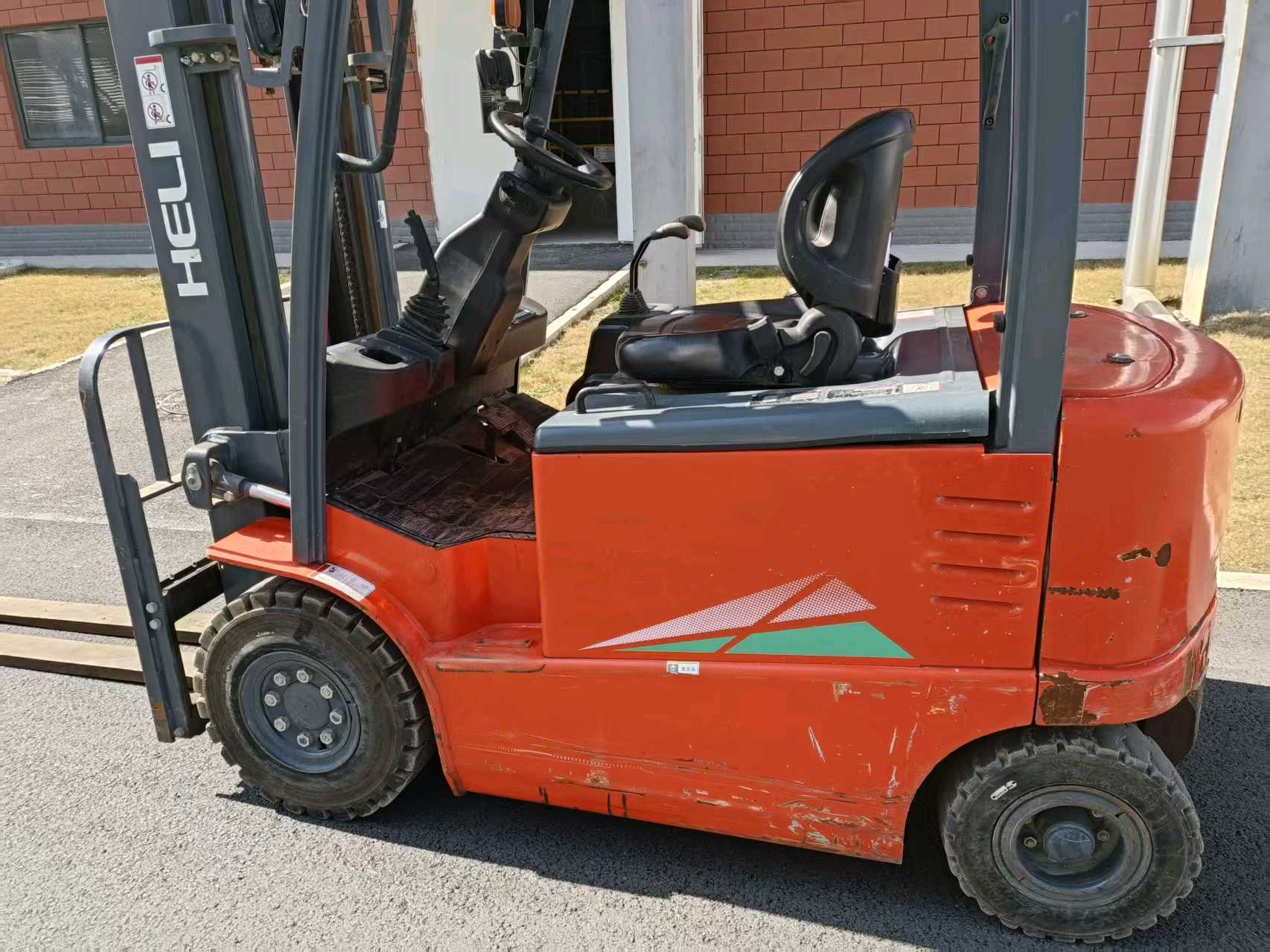 合力2.5吨平衡重电车出租【价格 价格一览表 多少钱一个月】