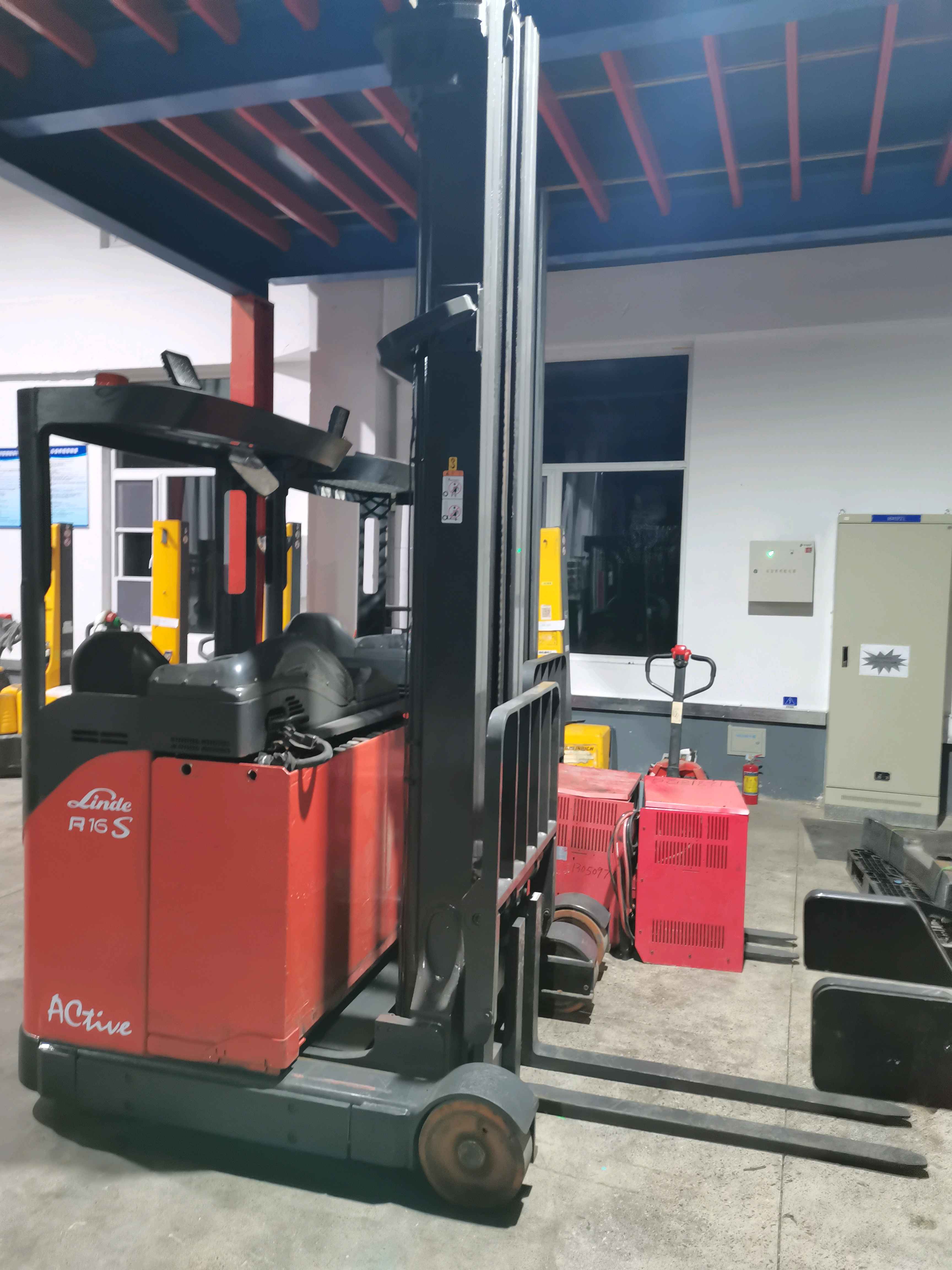 林德1.6吨座驾前移式叉车出租【价格 价格一览表 多少钱一个月】